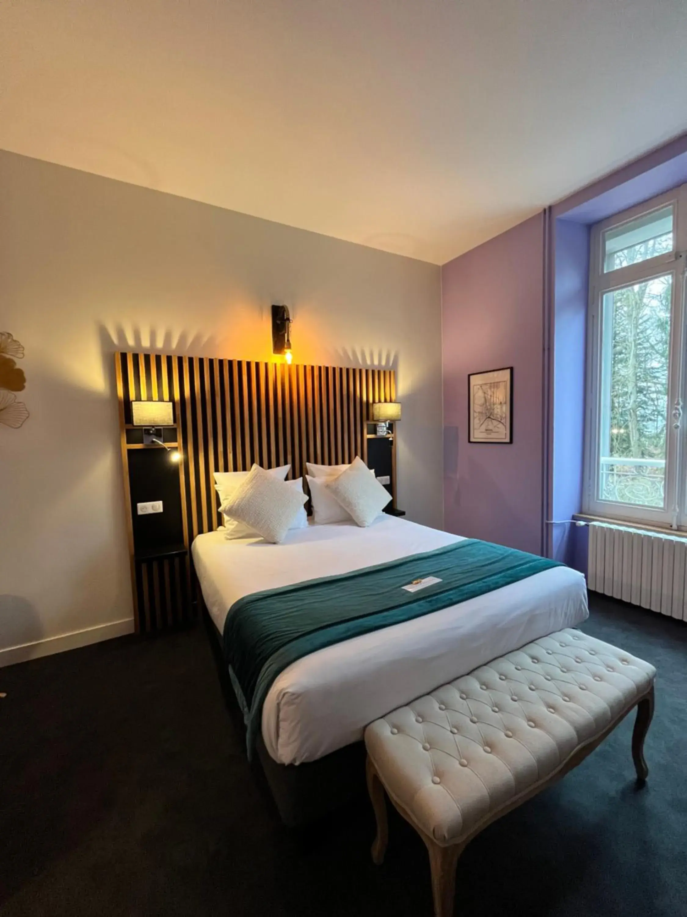 Photo of the whole room, Bed in Château de La Dame Blanche - Logis Photo of the whole room, Bed in Château de La Dame Blanche - Logis