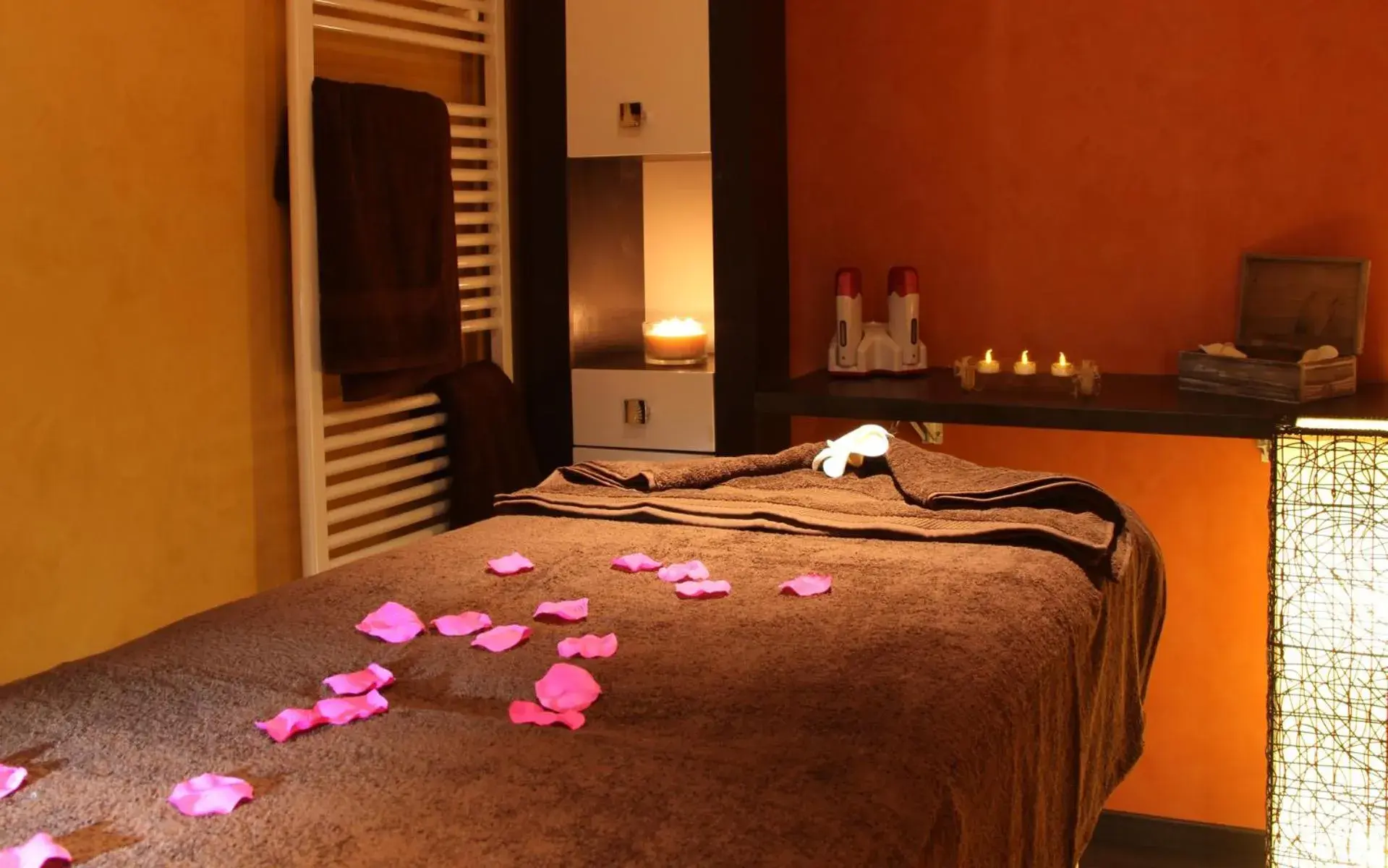 Spa and wellness centre/facilities, Bed in Château de La Dame Blanche - Logis Spa and wellness centre/facilities, Bed in Château de La Dame Blanche - Logis