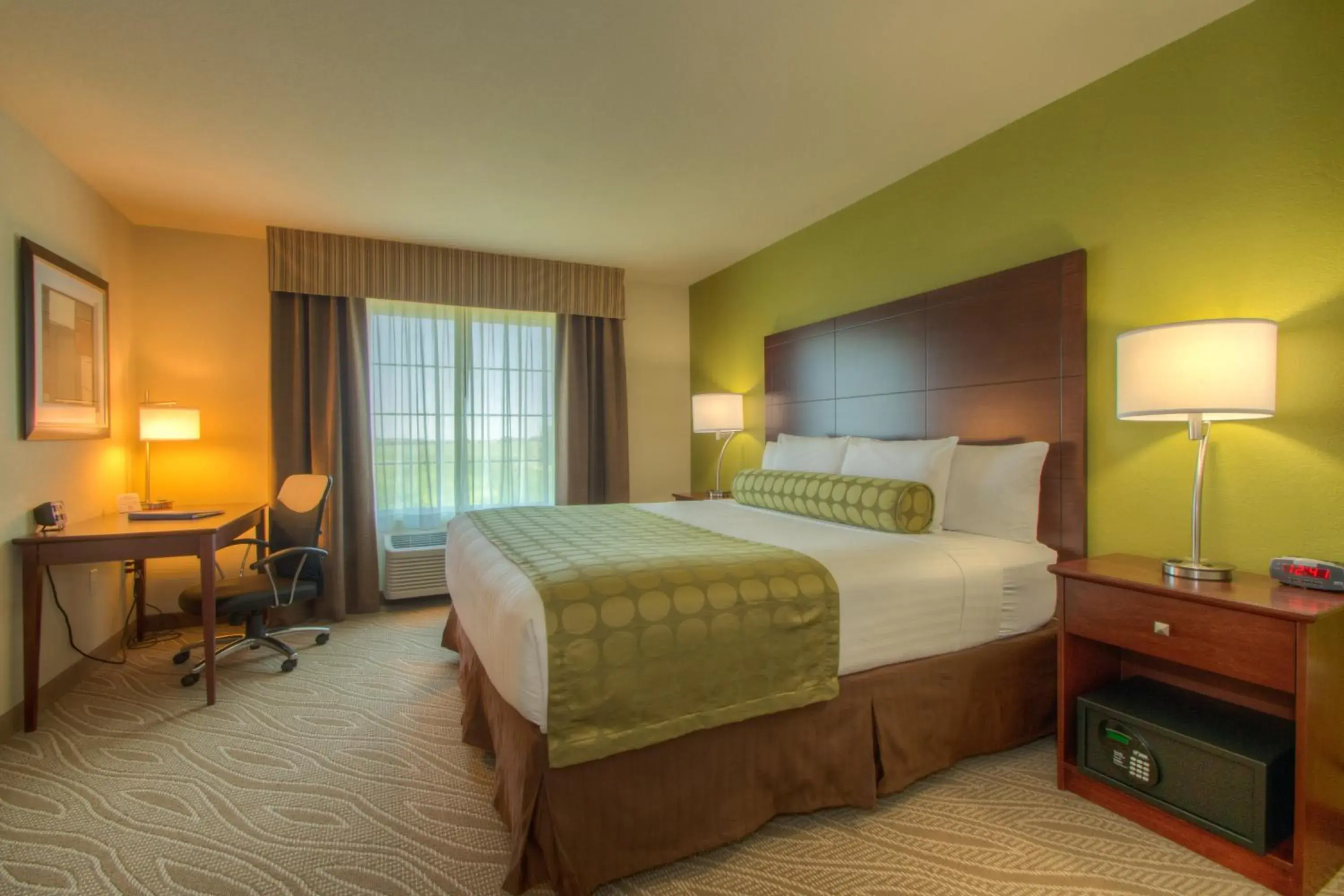 TV and multimedia, Bed in Cobblestone Inn & Suites - Holyoke TV and multimedia, Bed in Cobblestone Inn & Suites - Holyoke
