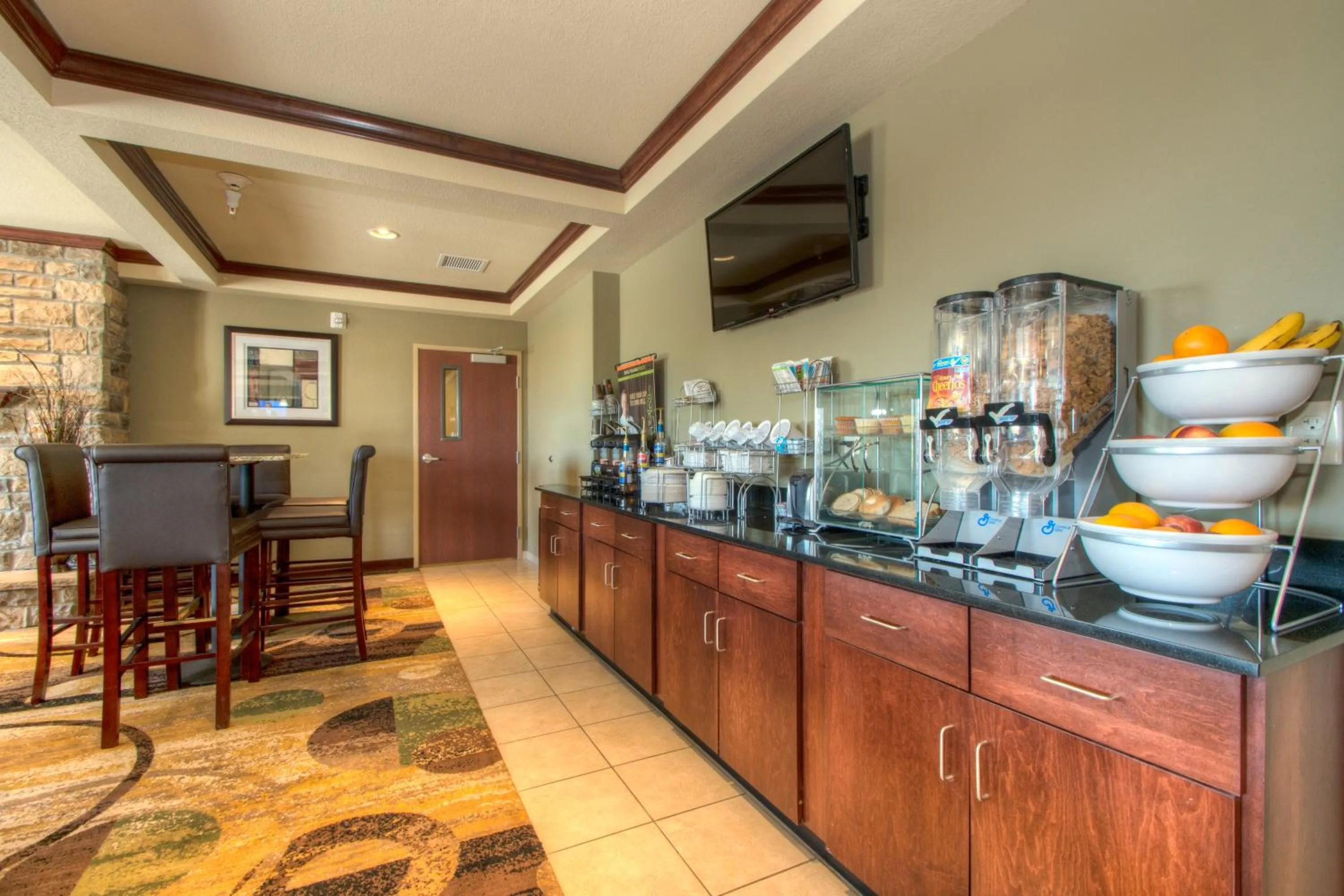Restaurant/places to eat in Cobblestone Inn & Suites - Holyoke