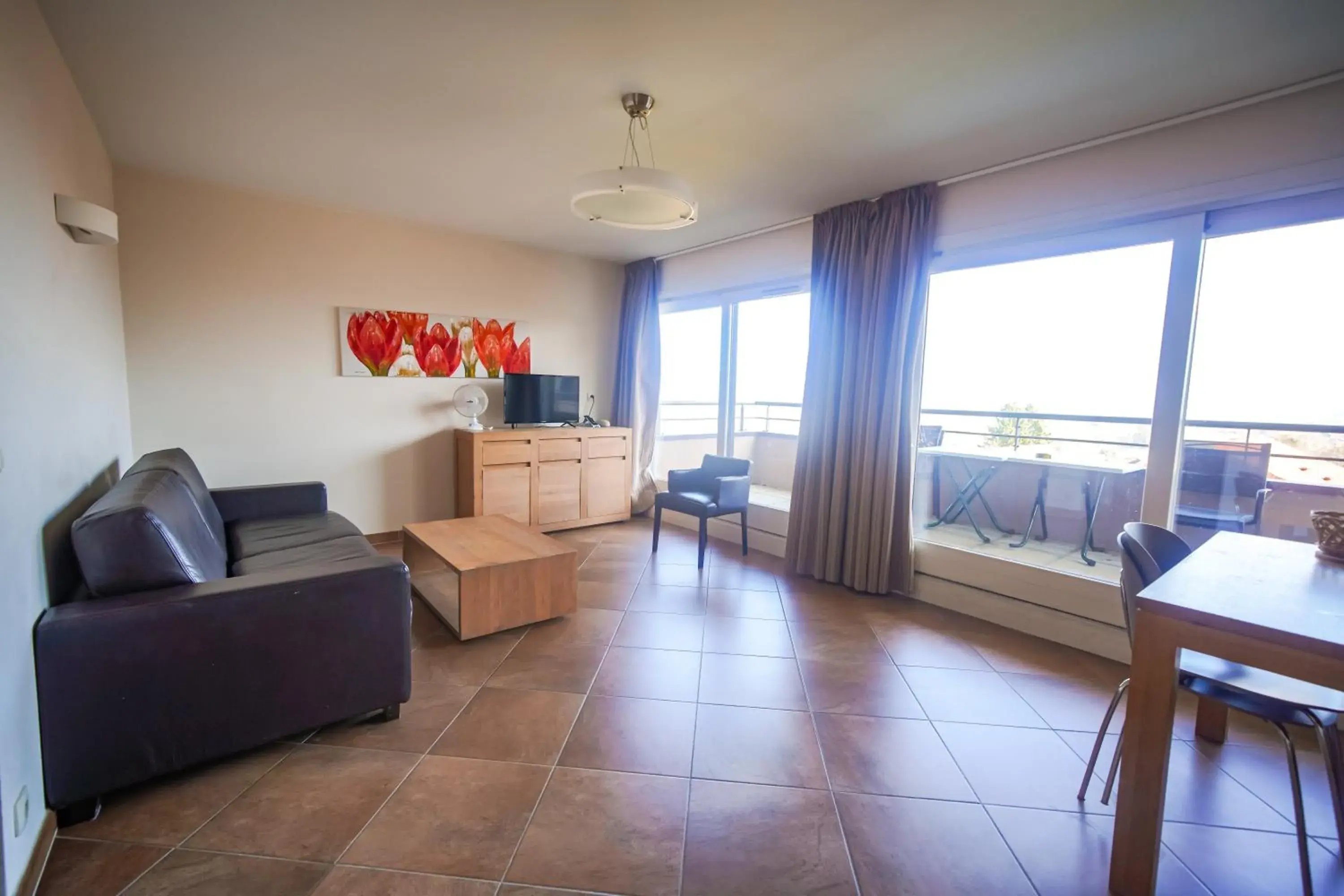 Two-Bedroom Apartment in Residence Les Chataigniers Two-Bedroom Apartment in Residence Les Chataigniers