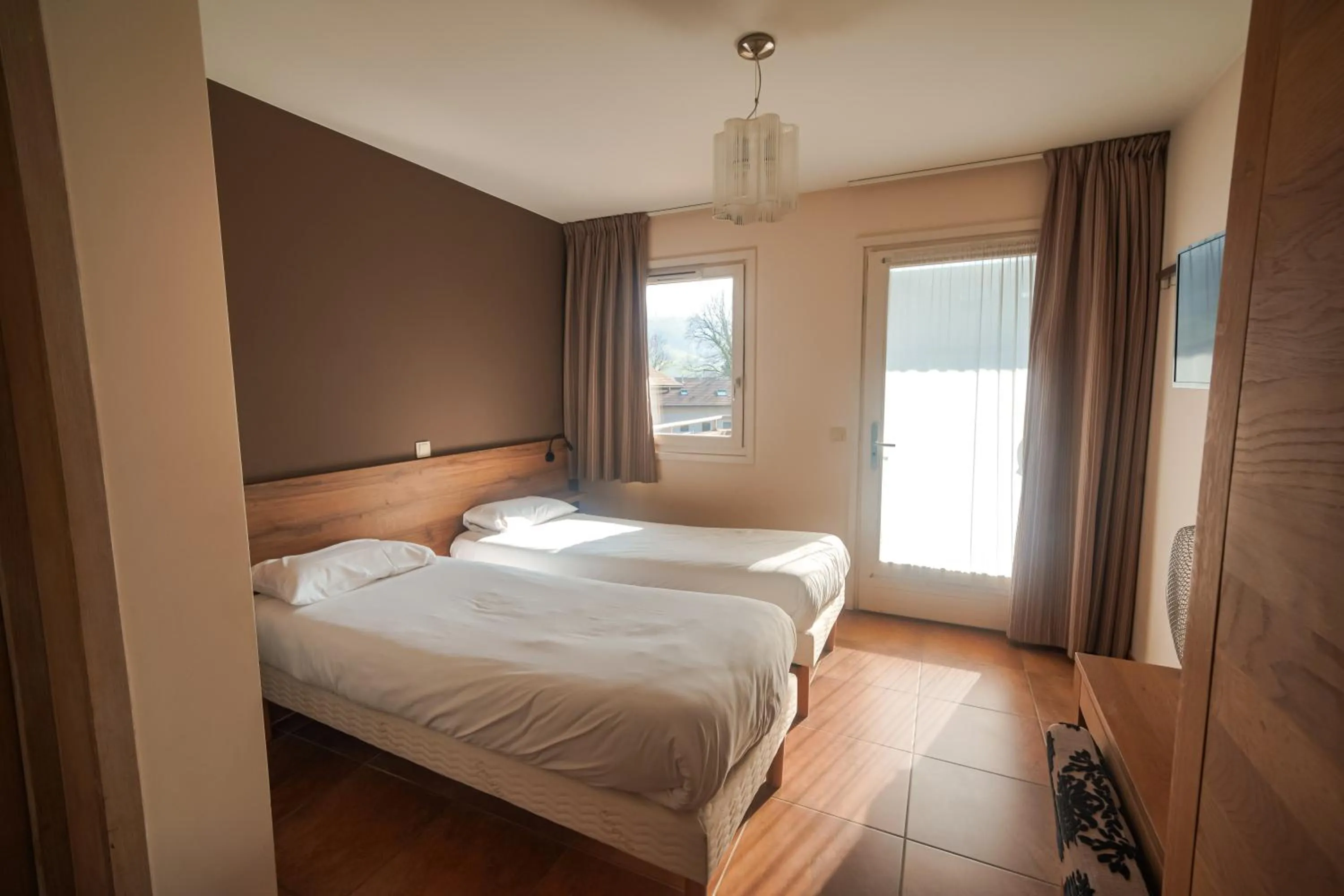 Photo of the whole room, Bed in Residence Les Chataigniers