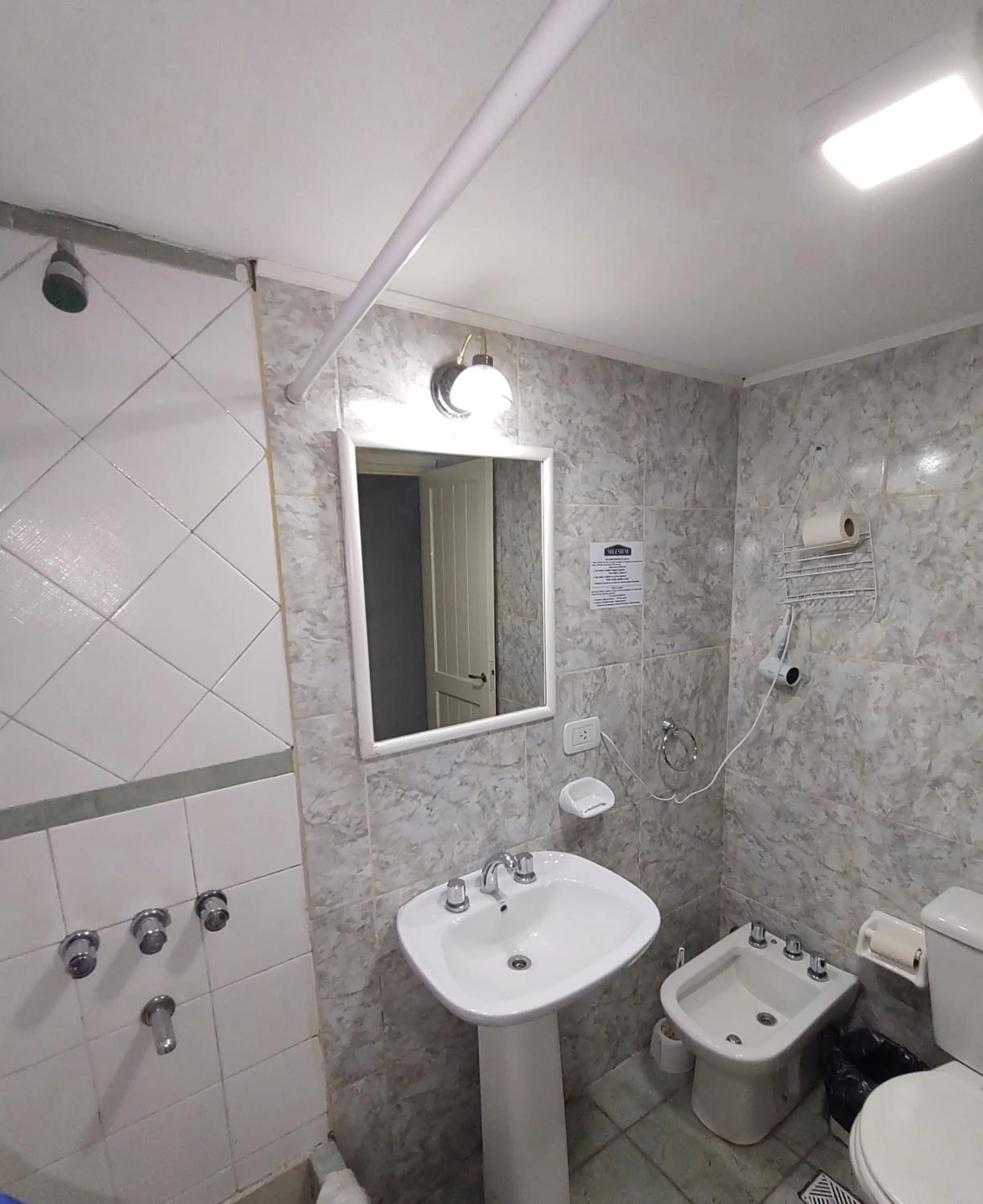 Shower in Plaza Milenium