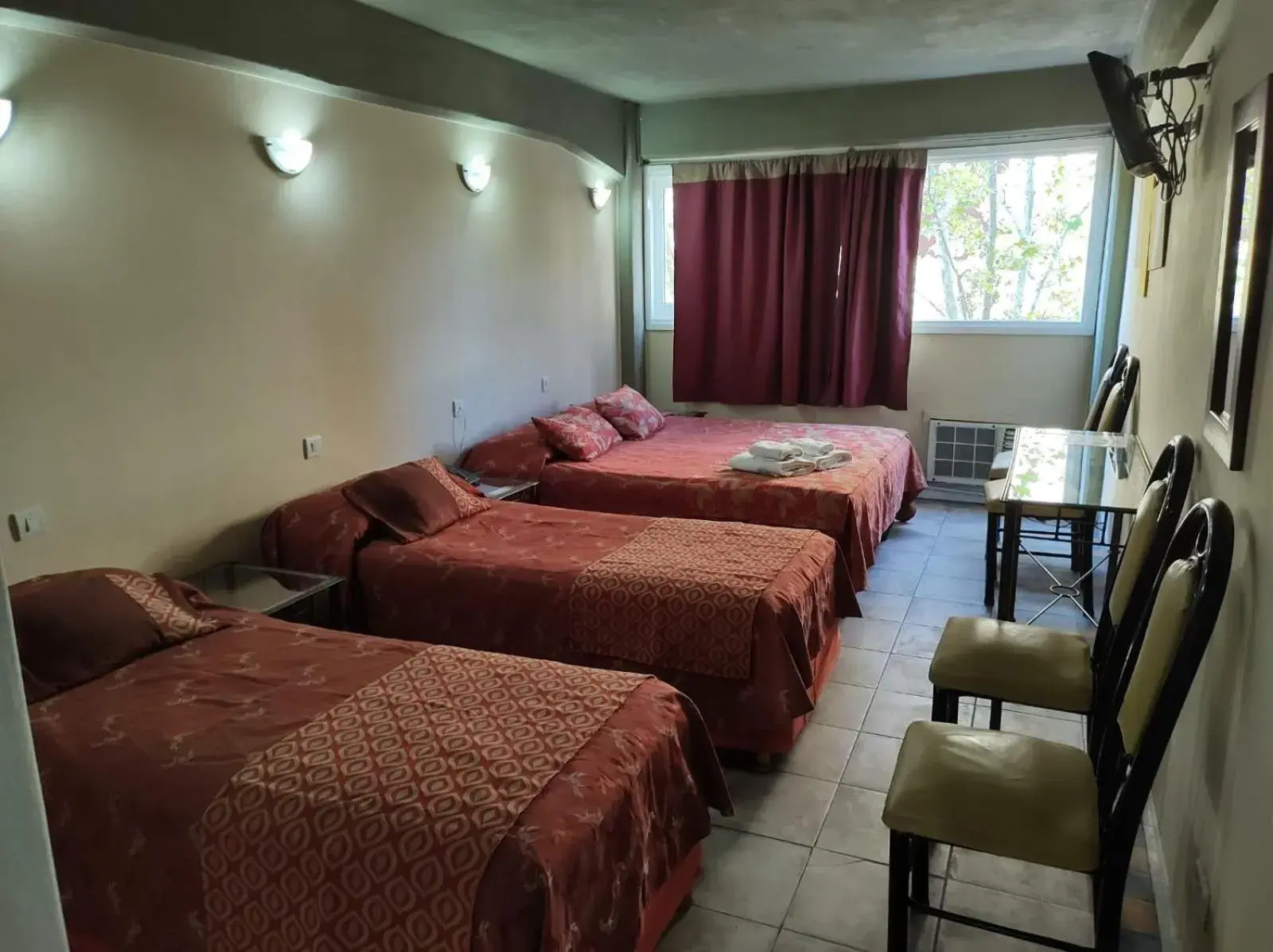 Quadruple Room - single occupancy in Plaza Milenium Quadruple Room - single occupancy in Plaza Milenium