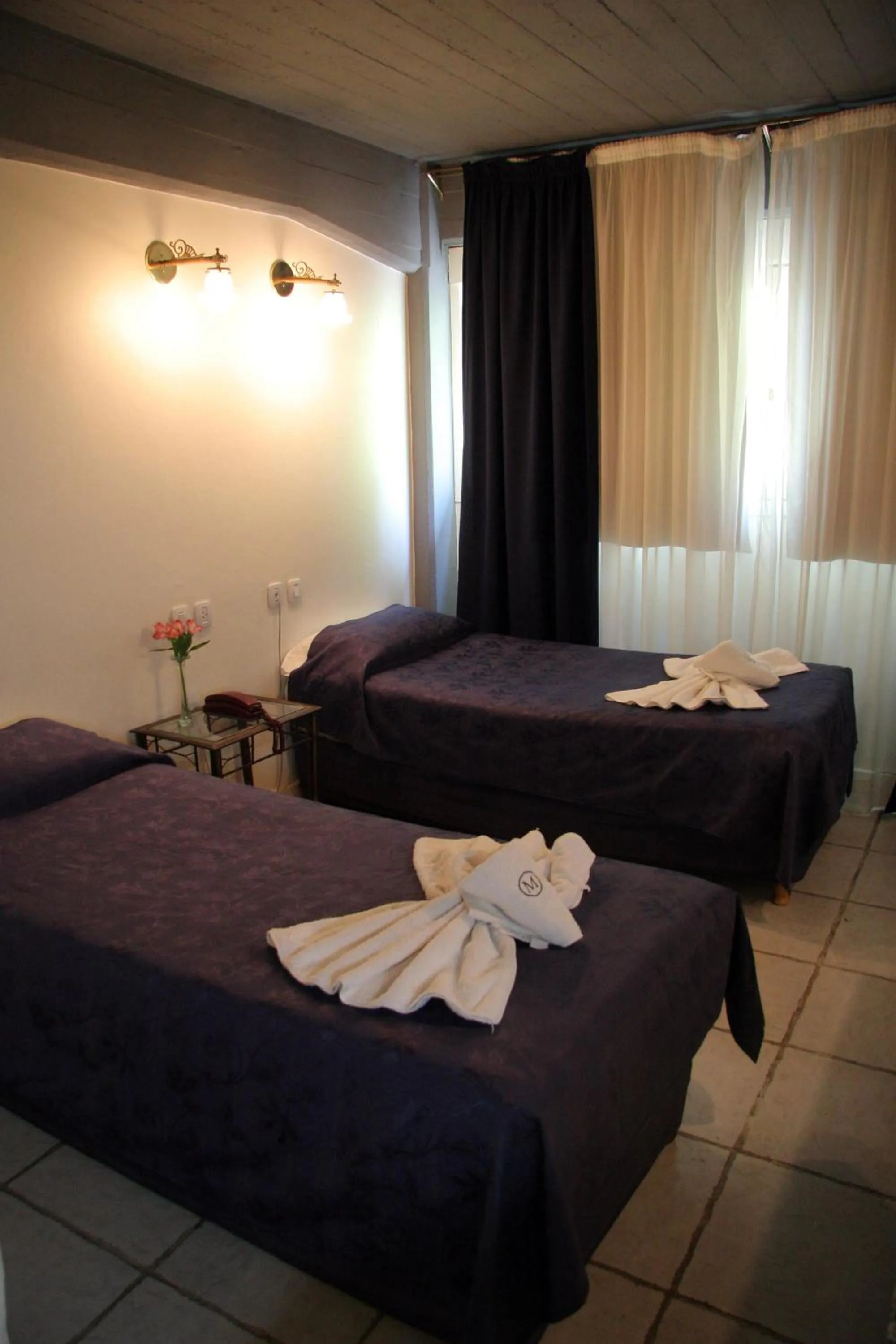 Photo of the whole room, Bed in Plaza Milenium