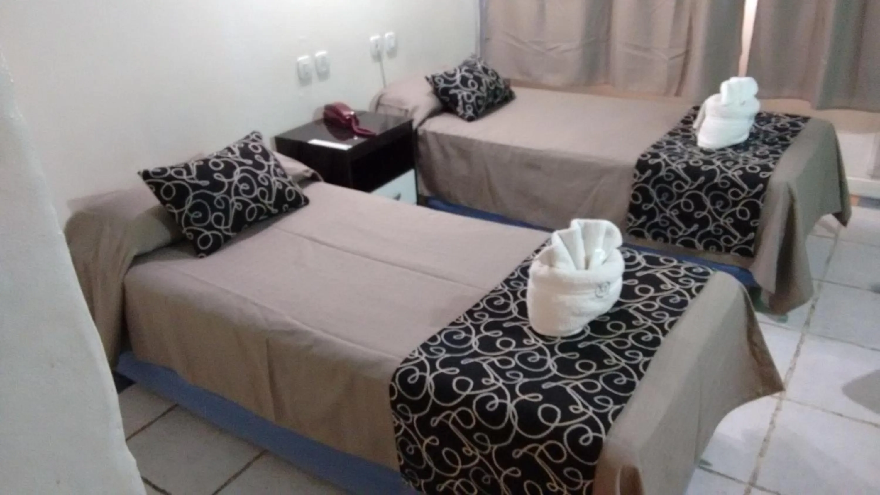 Photo of the whole room, Bed in Plaza Milenium