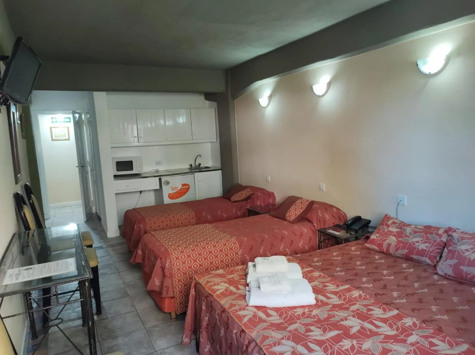 Kitchen or kitchenette, Bed in Plaza Milenium