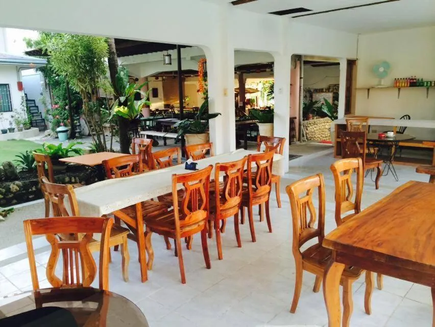 Eve's Kiosk Dive Resort