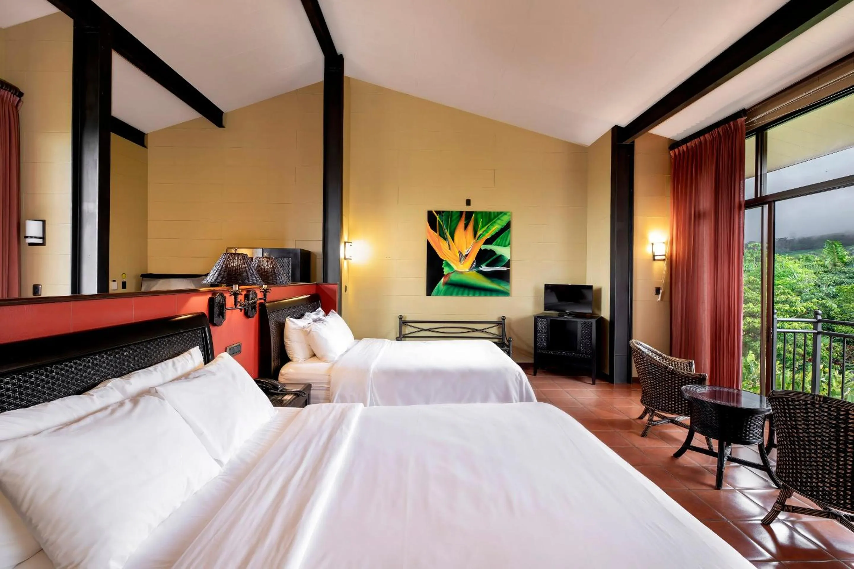 Bed in Hotel Arenal Kioro Suites & Spa