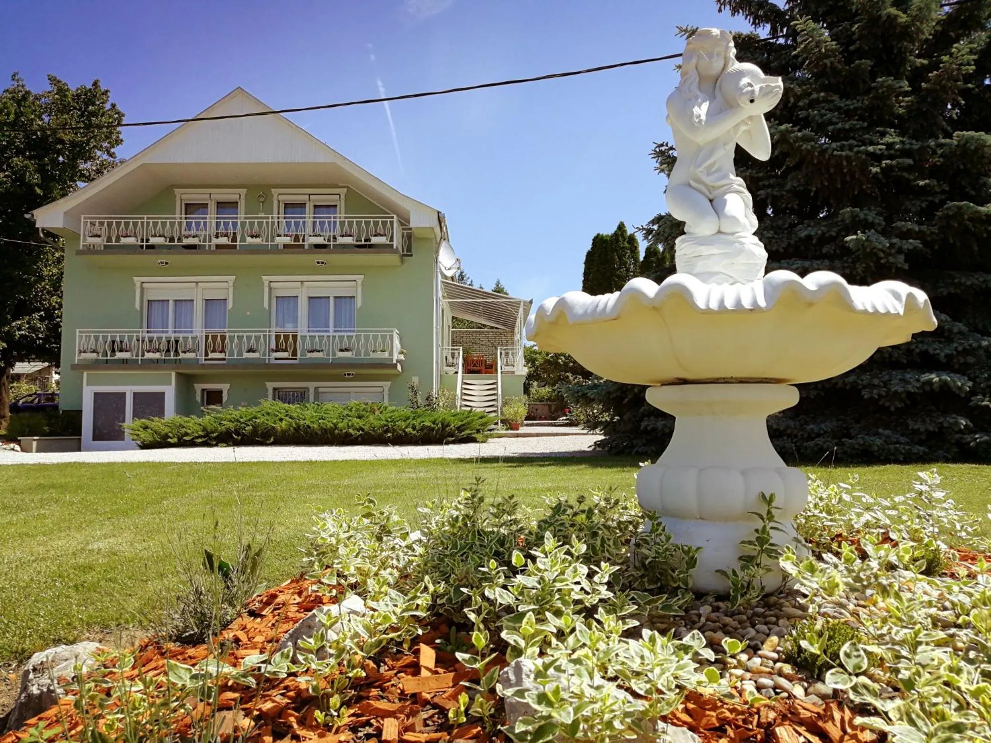 Elisoria Apartments