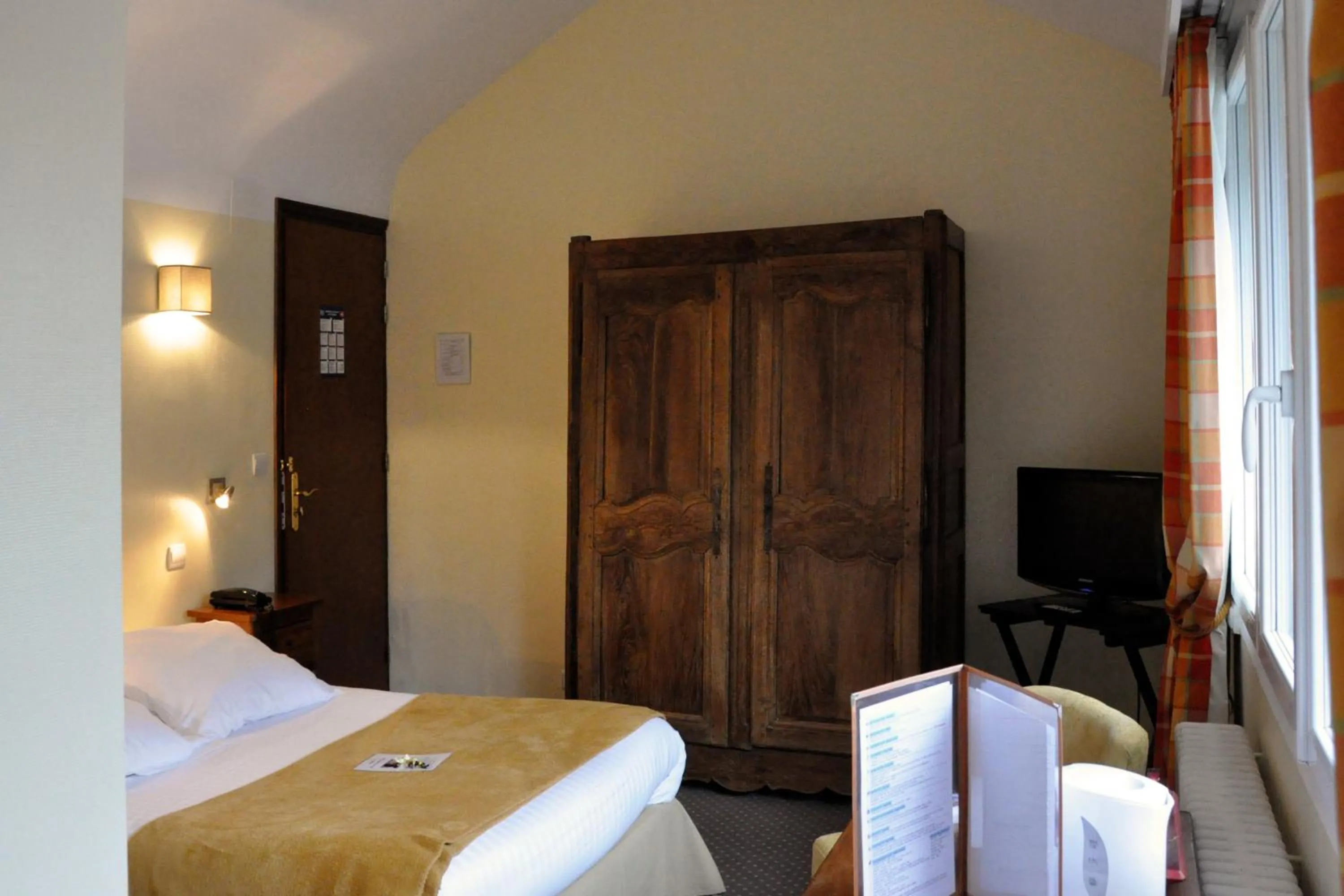 Bedroom, Bed in Hostellerie et SPA de la Vieille Ferme