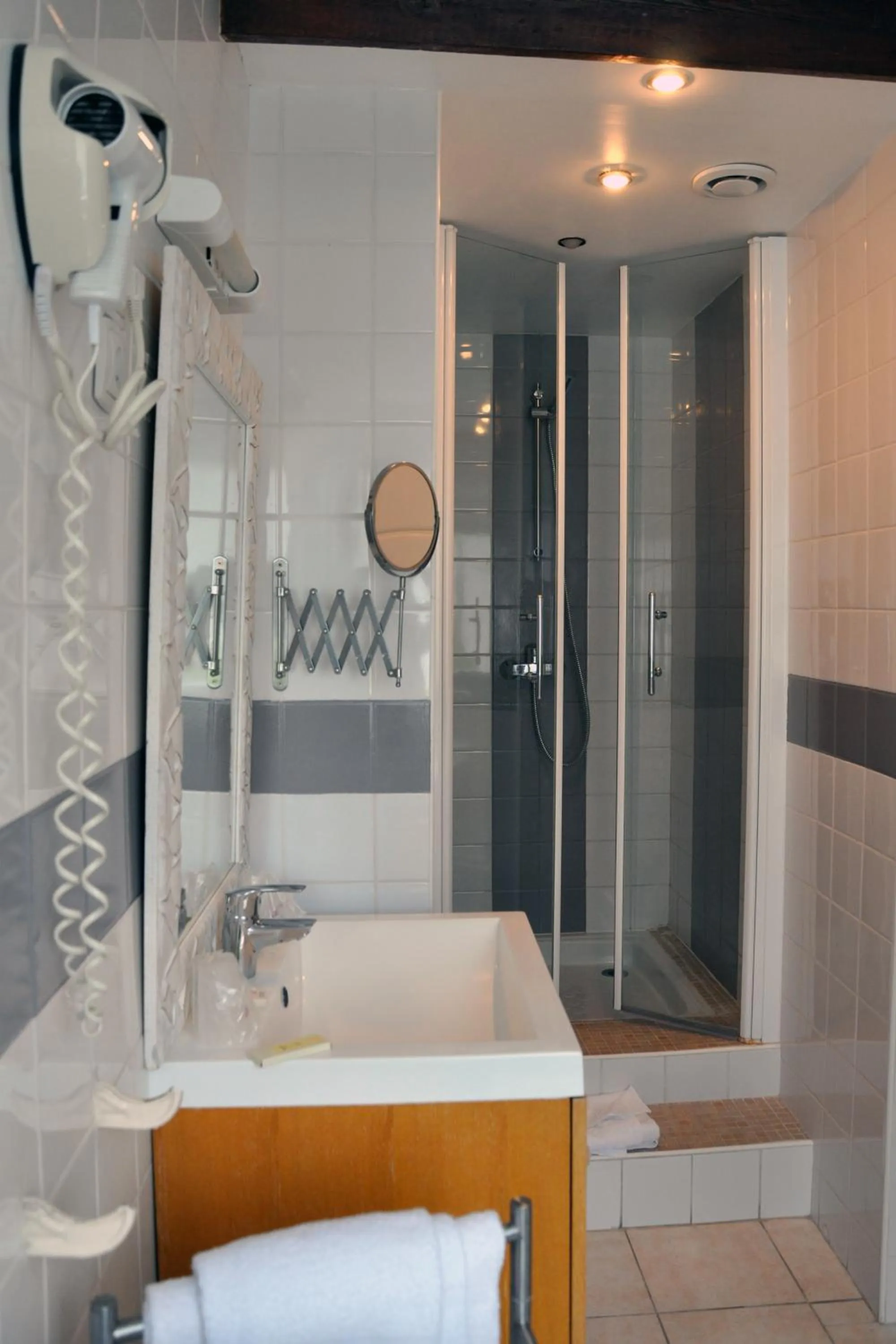 Bathroom in Hostellerie et SPA de la Vieille Ferme