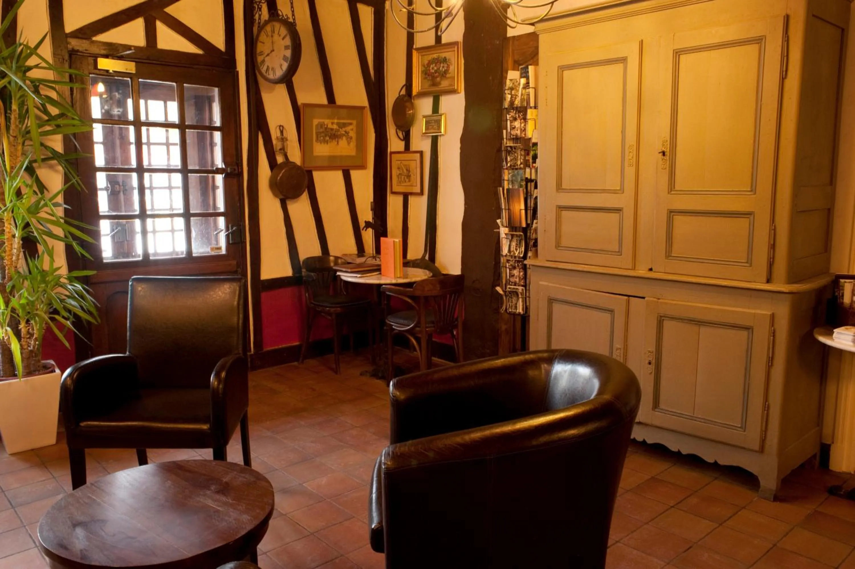 Lobby or reception in Hostellerie et SPA de la Vieille Ferme