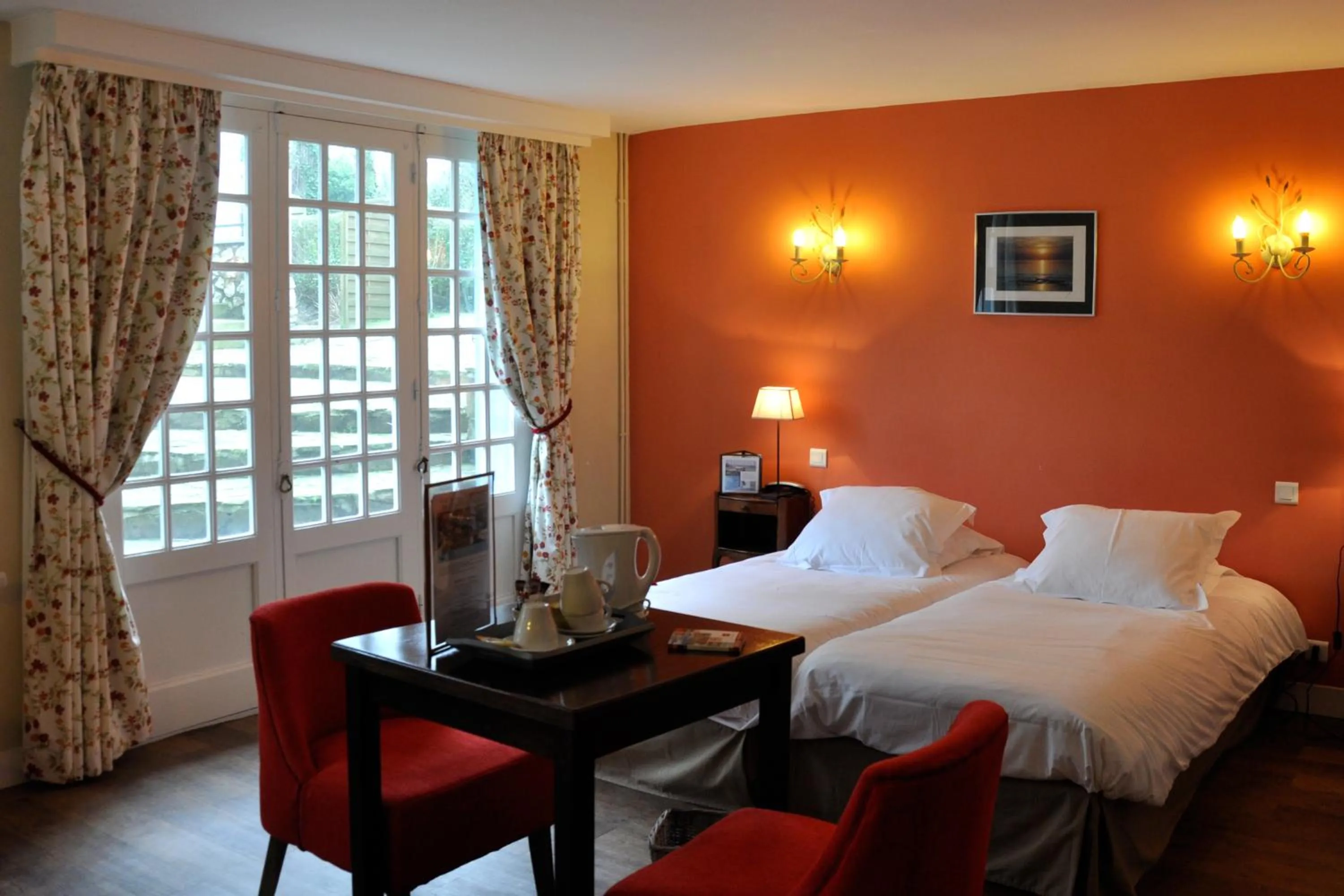 Bedroom, Bed in Hostellerie et SPA de la Vieille Ferme