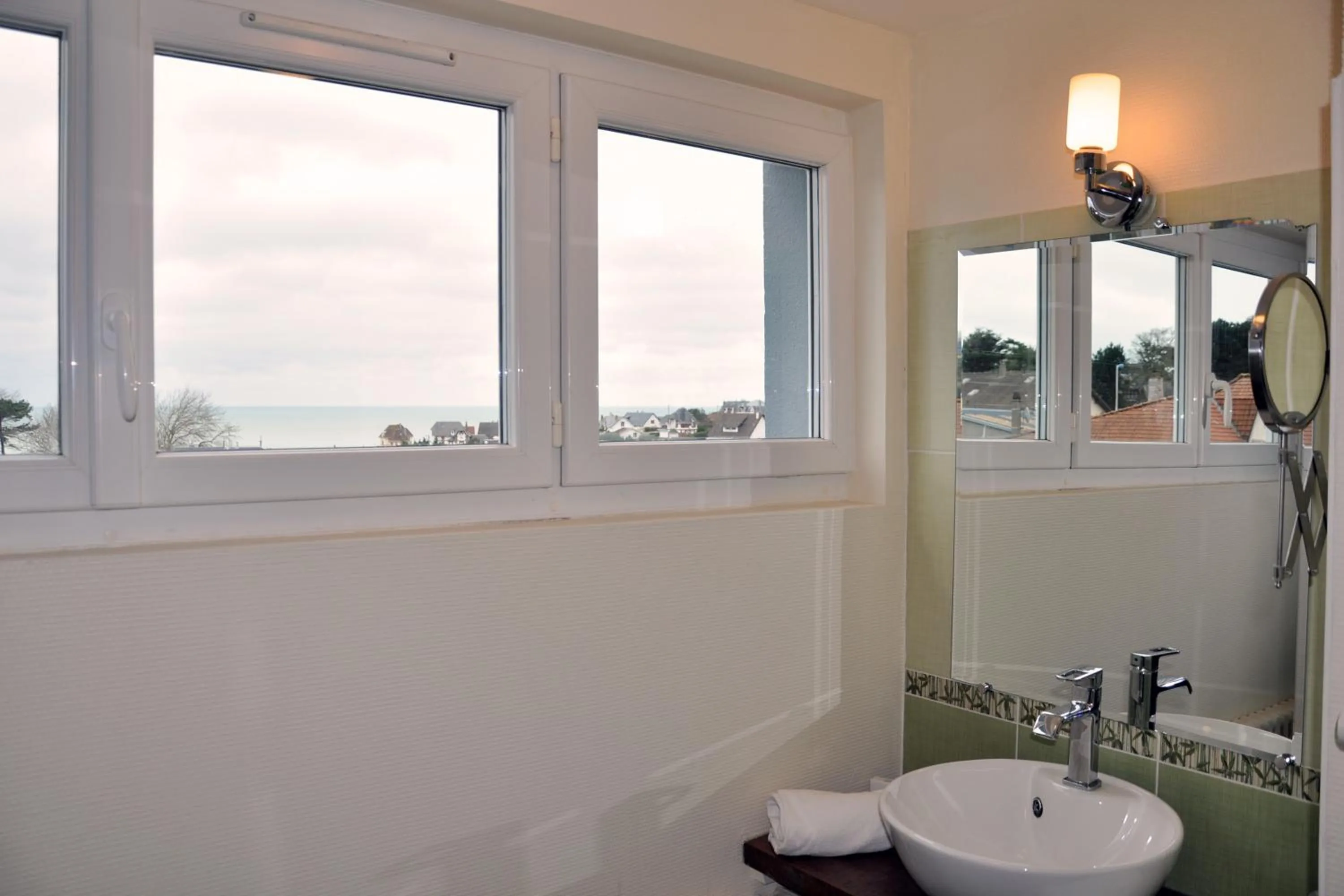 Bathroom in Hostellerie et SPA de la Vieille Ferme