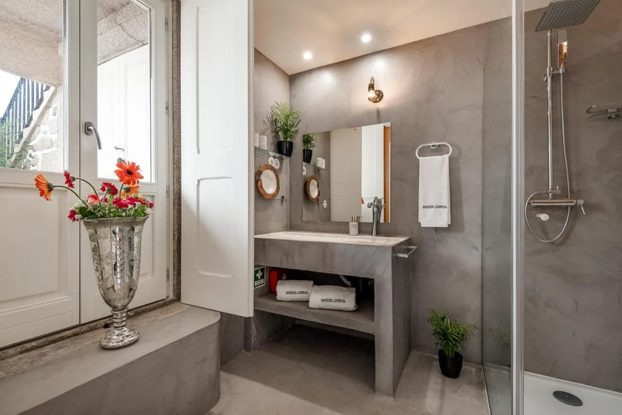 Shower in Maison Cabral