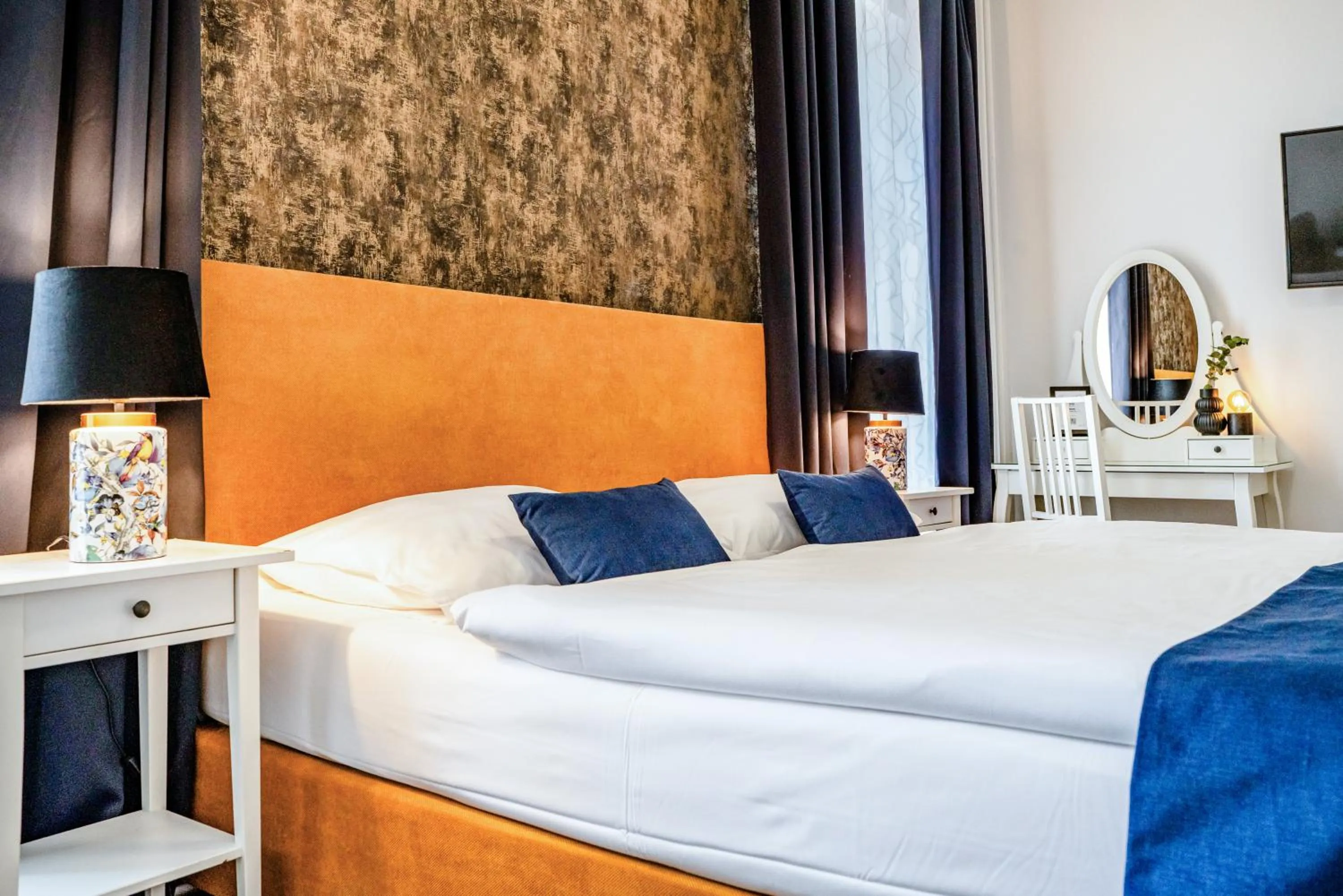 Bedroom, Bed in BlueBell Hotel