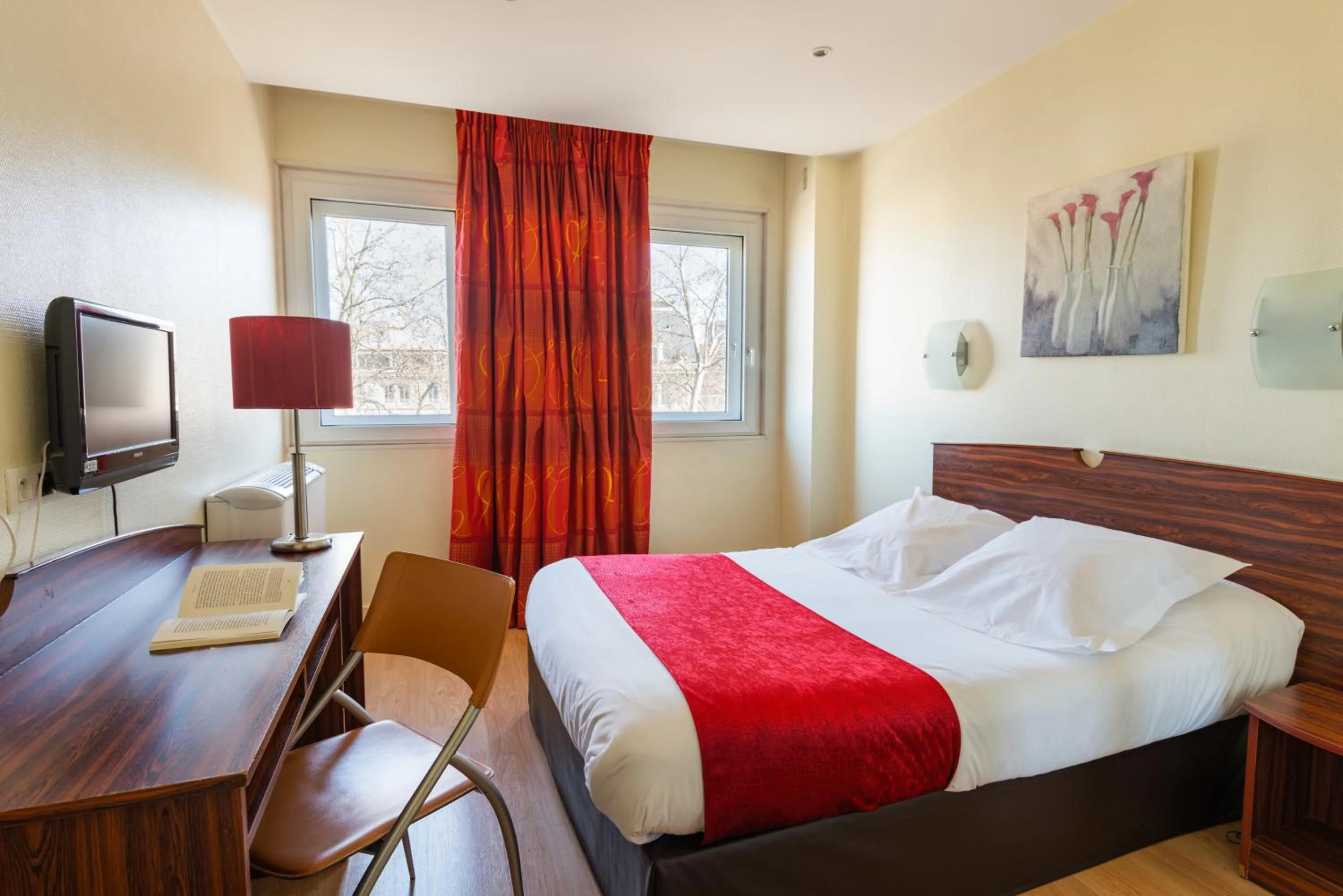 Bedroom, Bed in Hôtel Icare