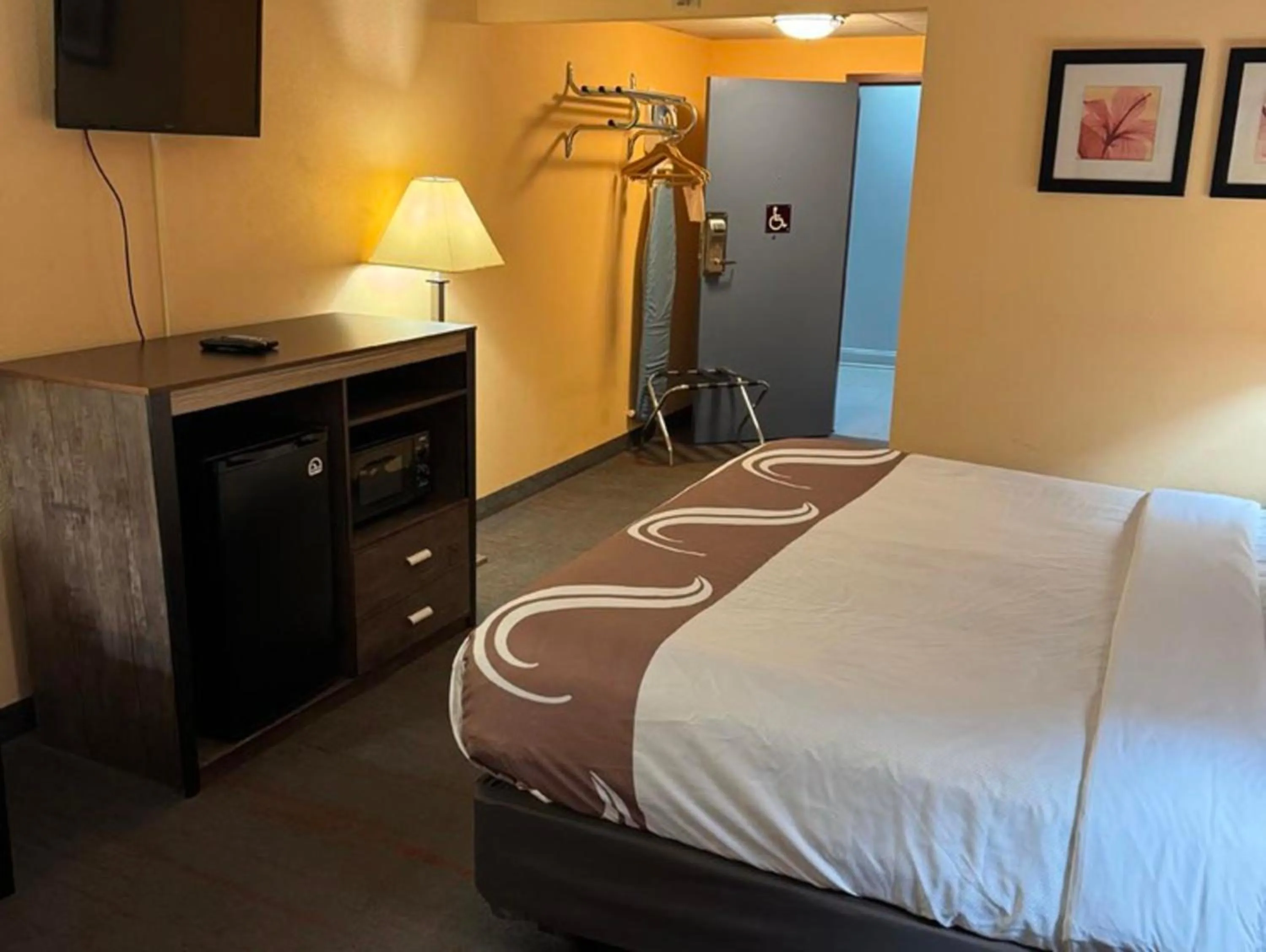 Bedroom, Bed in Appalachian Hotel