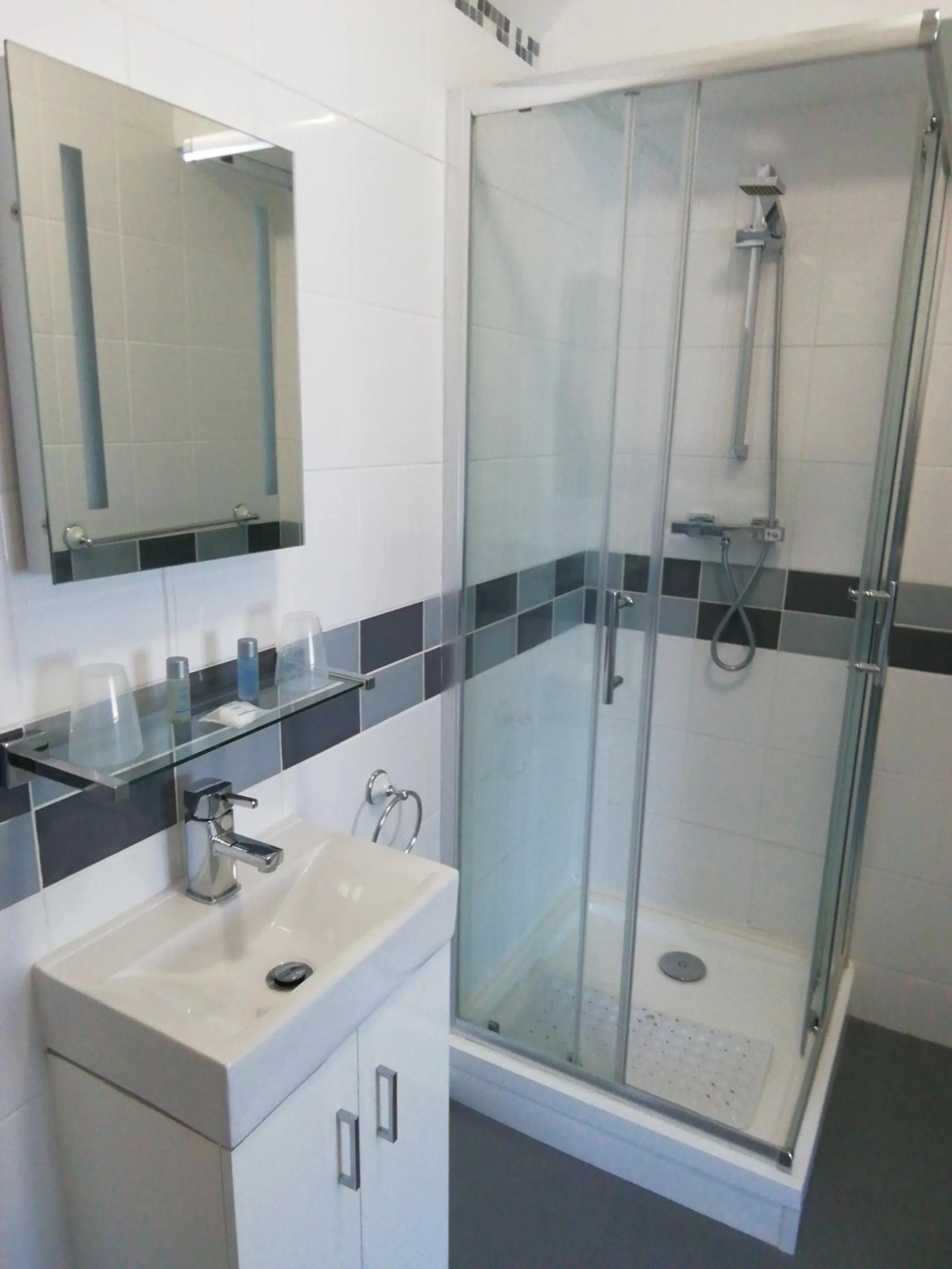 Bathroom in The Old Castle Hotel