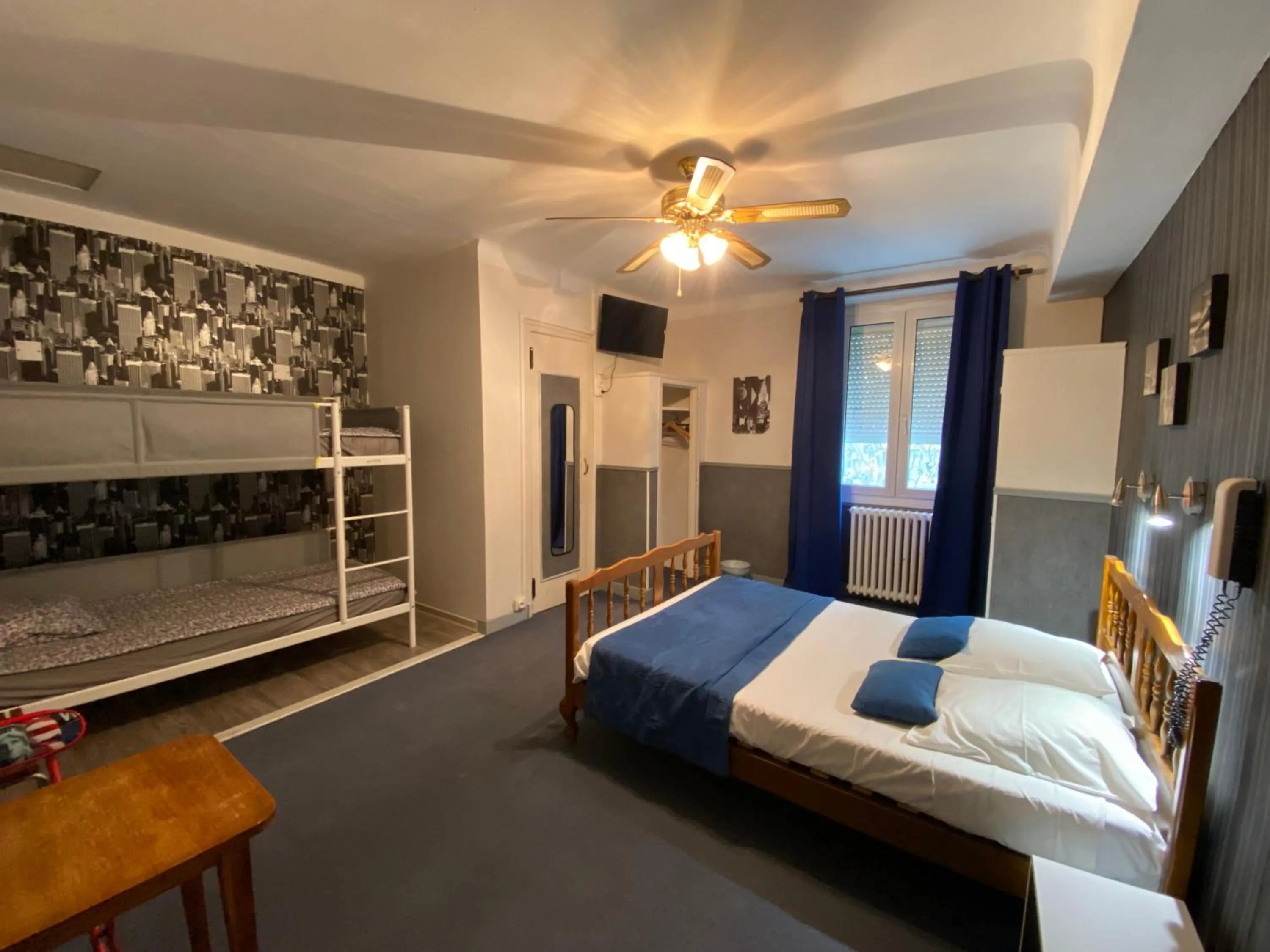 Bedroom, Bed in Au Royal Hotel