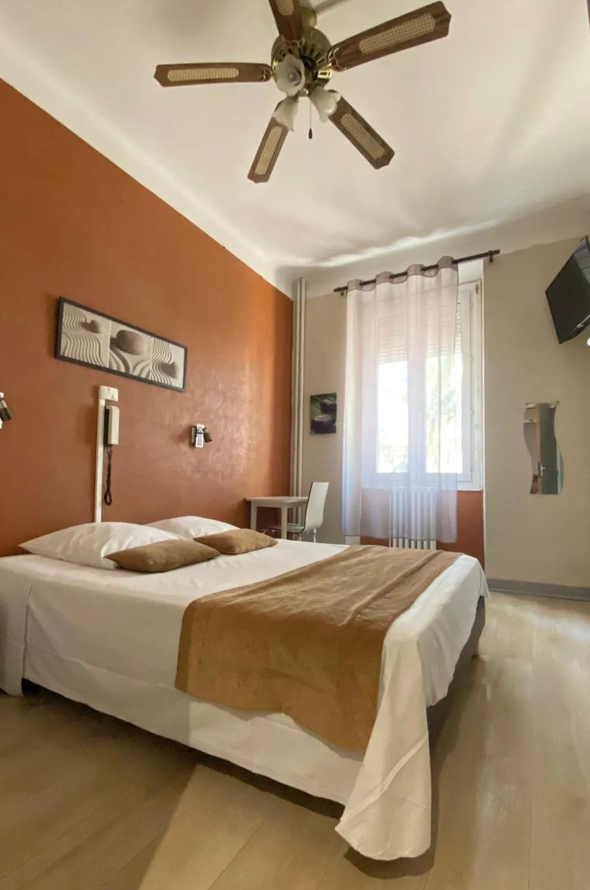 Bedroom, Bed in Au Royal Hotel