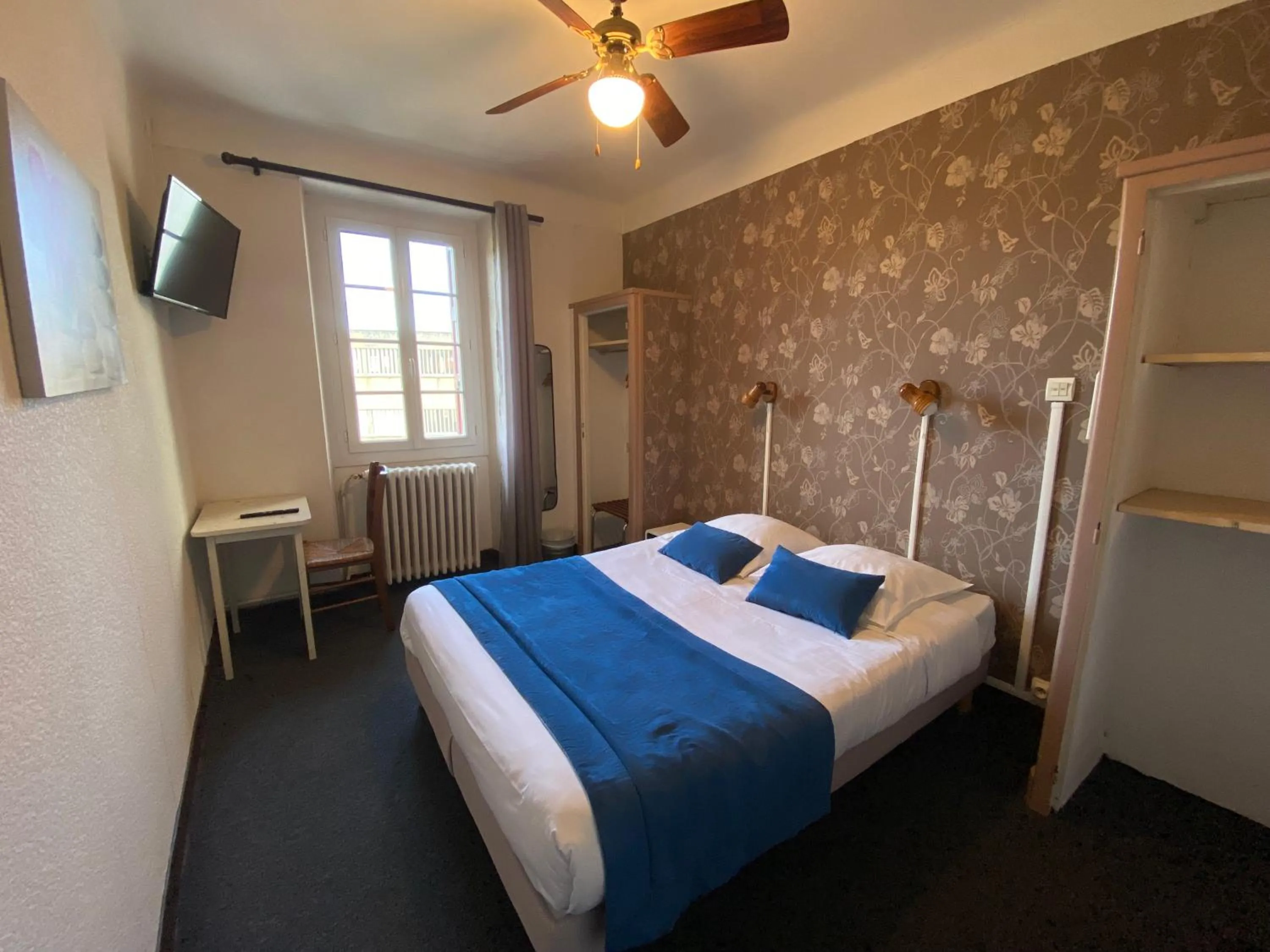 Bedroom, Bed in Au Royal Hotel