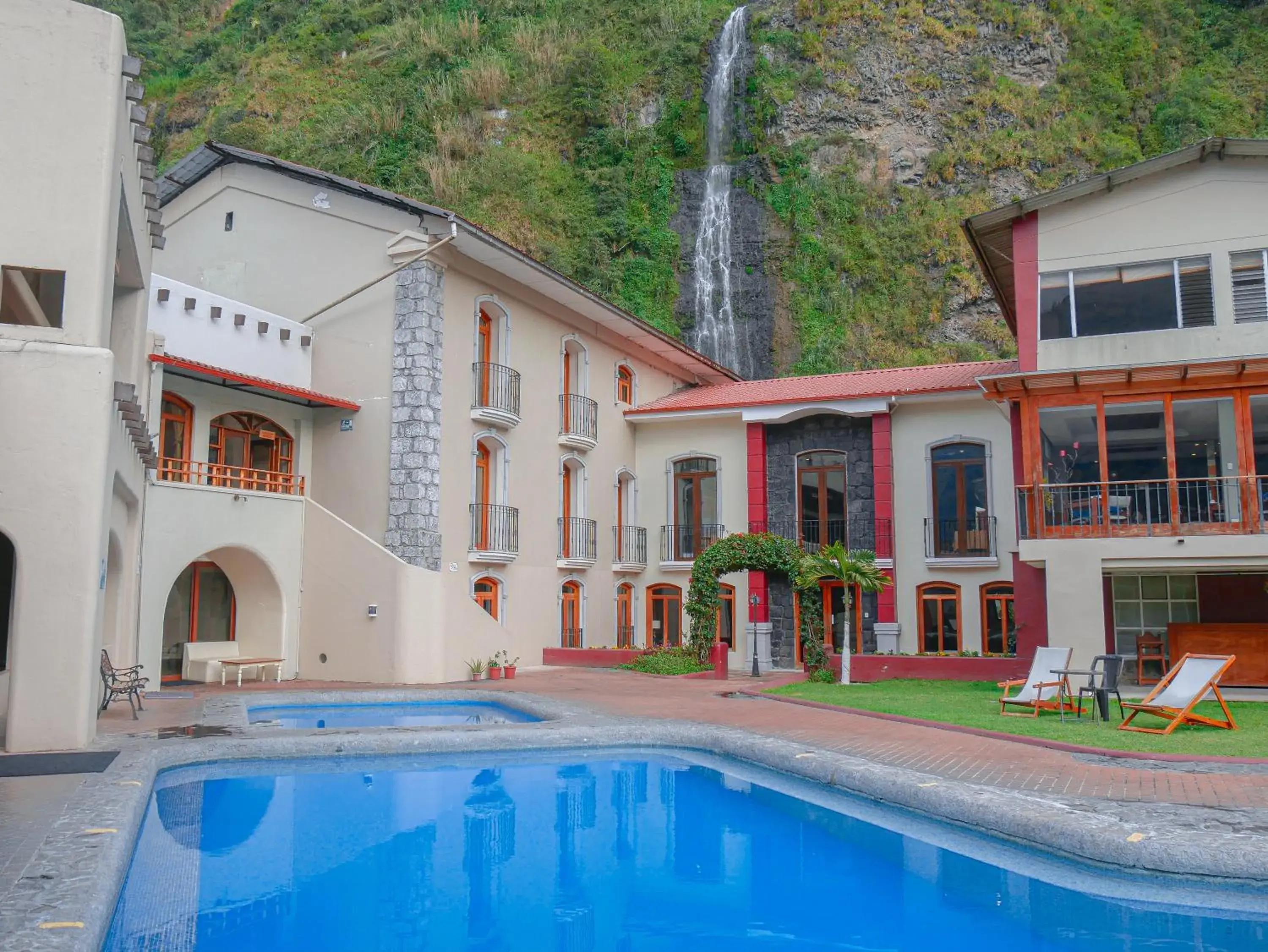 Swimming pool in Sangay Spa Hotel Swimming pool in Sangay Spa Hotel