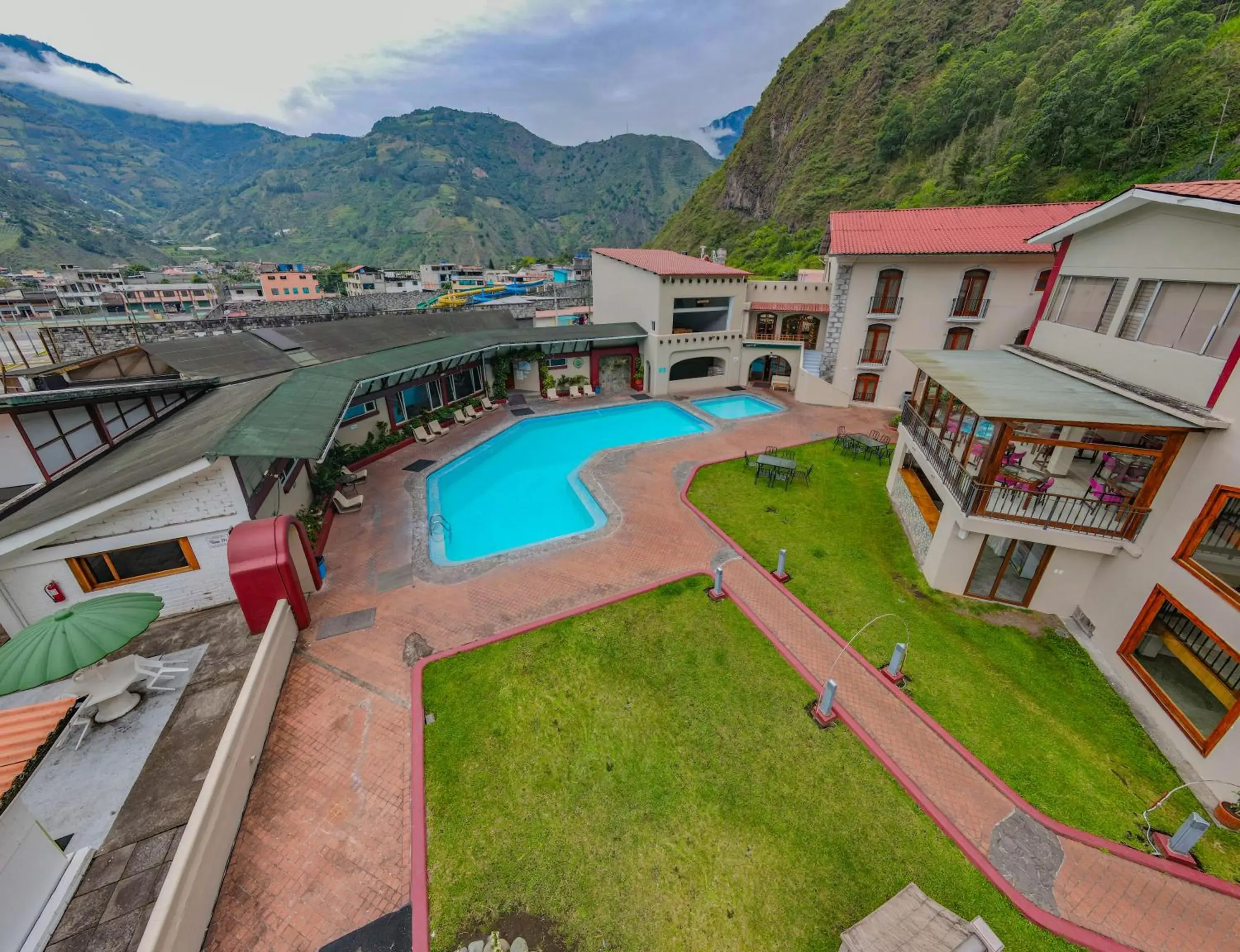 Pool view in Sangay Spa Hotel Pool view in Sangay Spa Hotel
