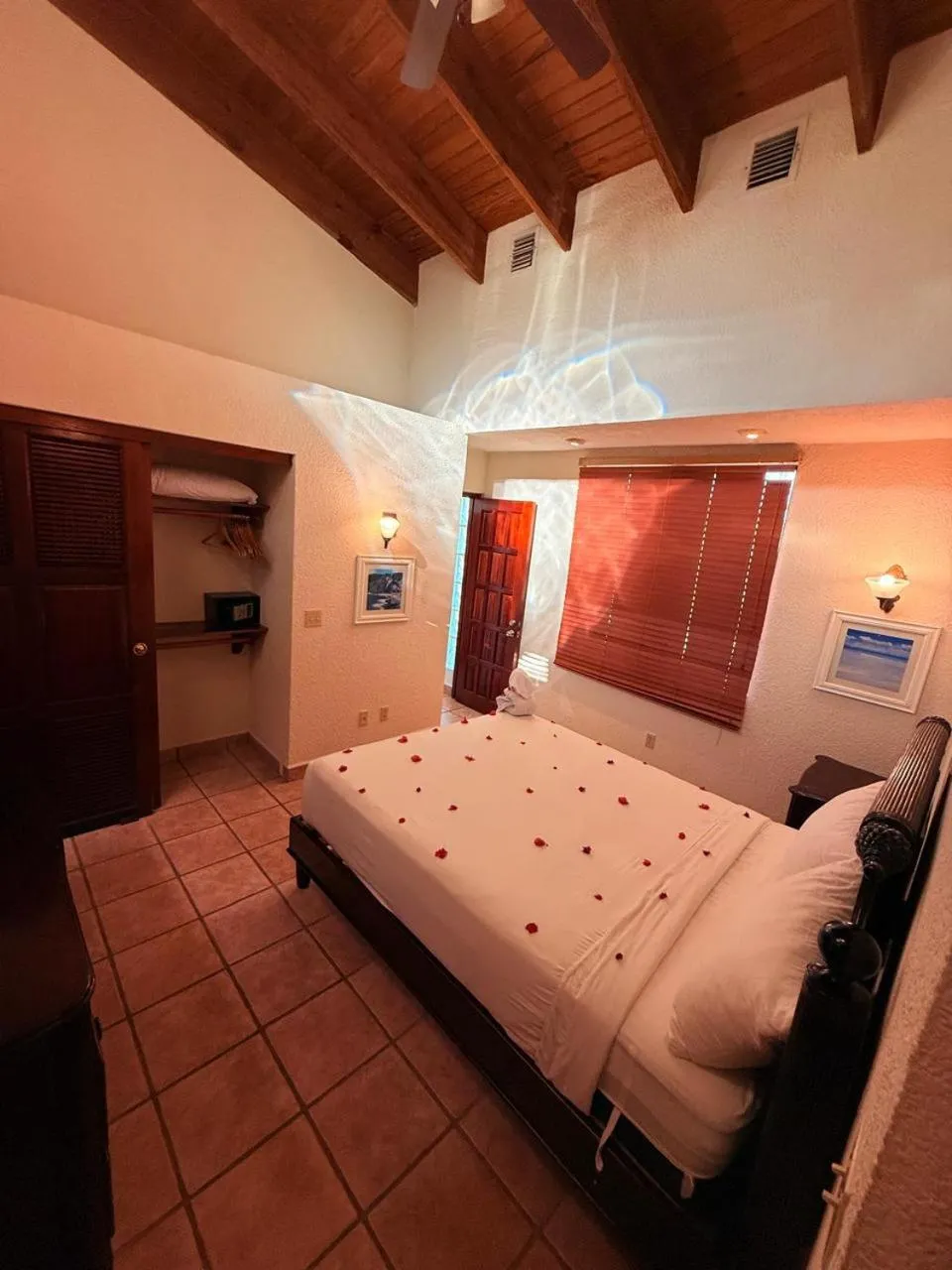 Bedroom, Bed in Mayan Princess Beach & Dive Resort