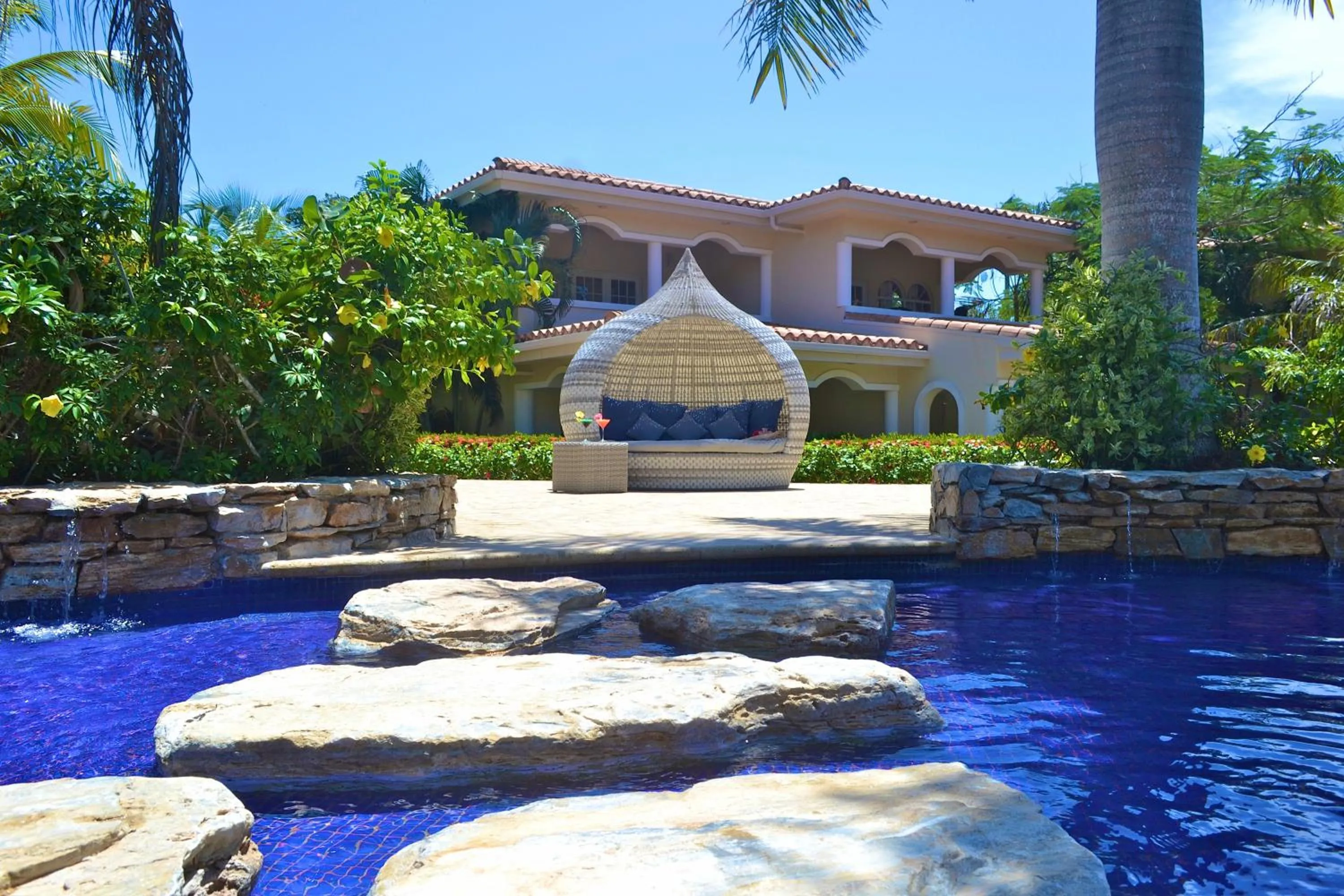 Swimming pool in Mayan Princess Beach & Dive Resort