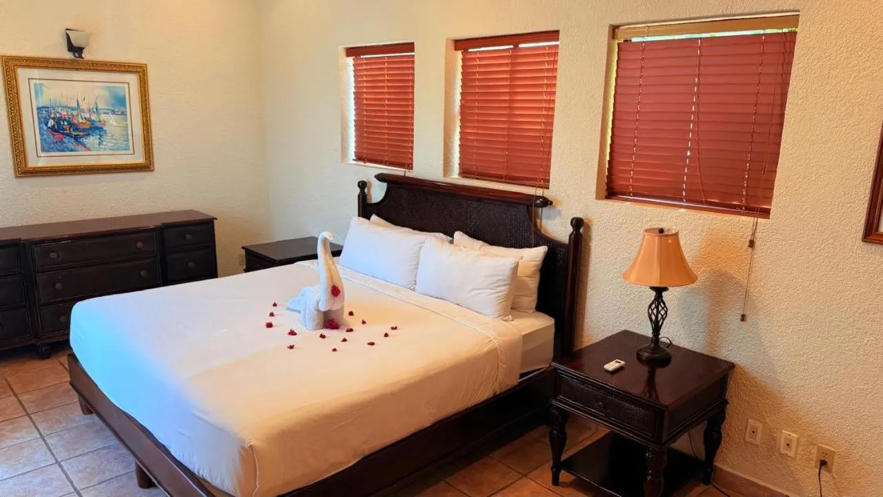 Bedroom, Bed in Mayan Princess Beach & Dive Resort
