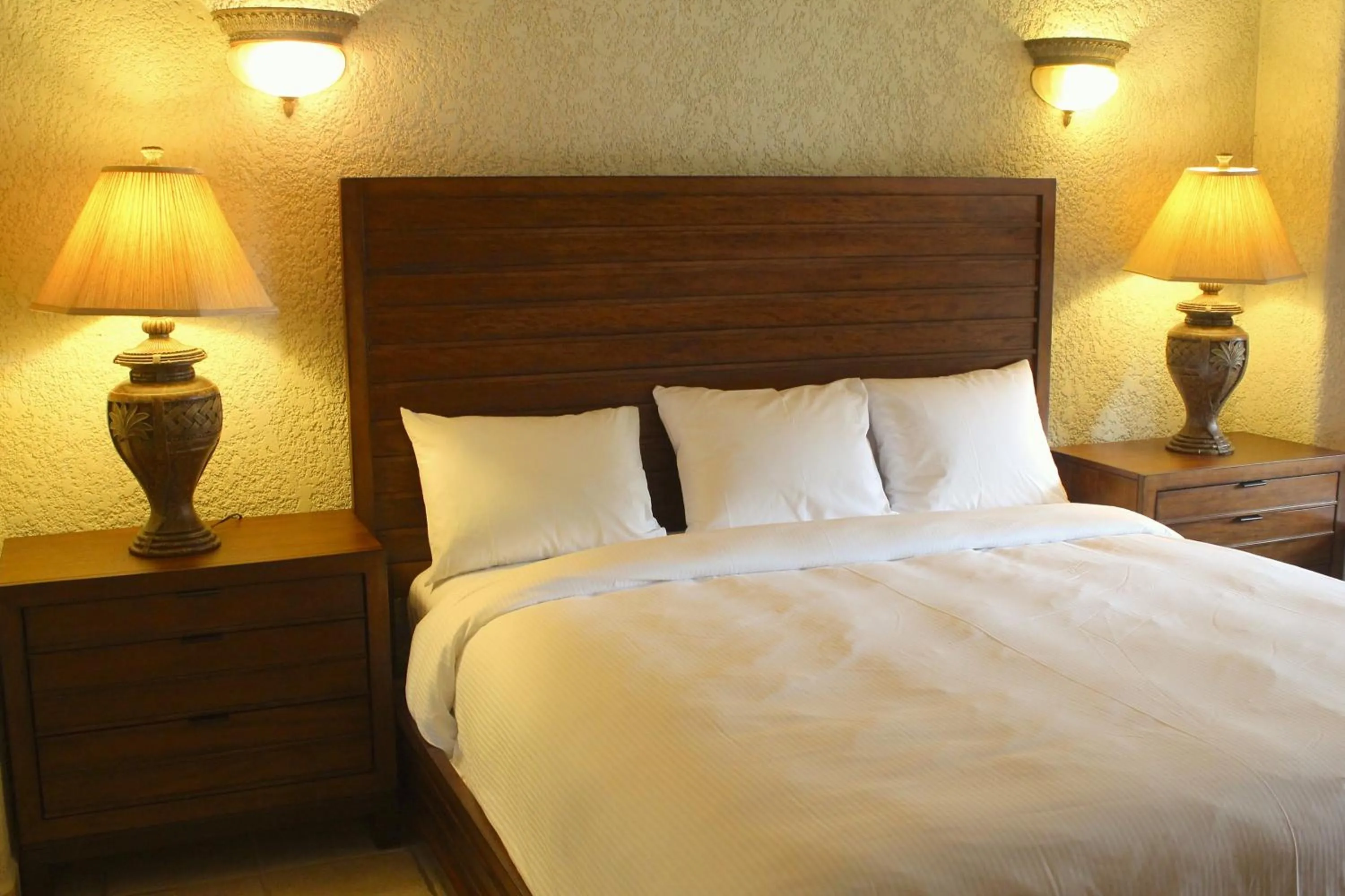 Bedroom, Bed in Mayan Princess Beach & Dive Resort