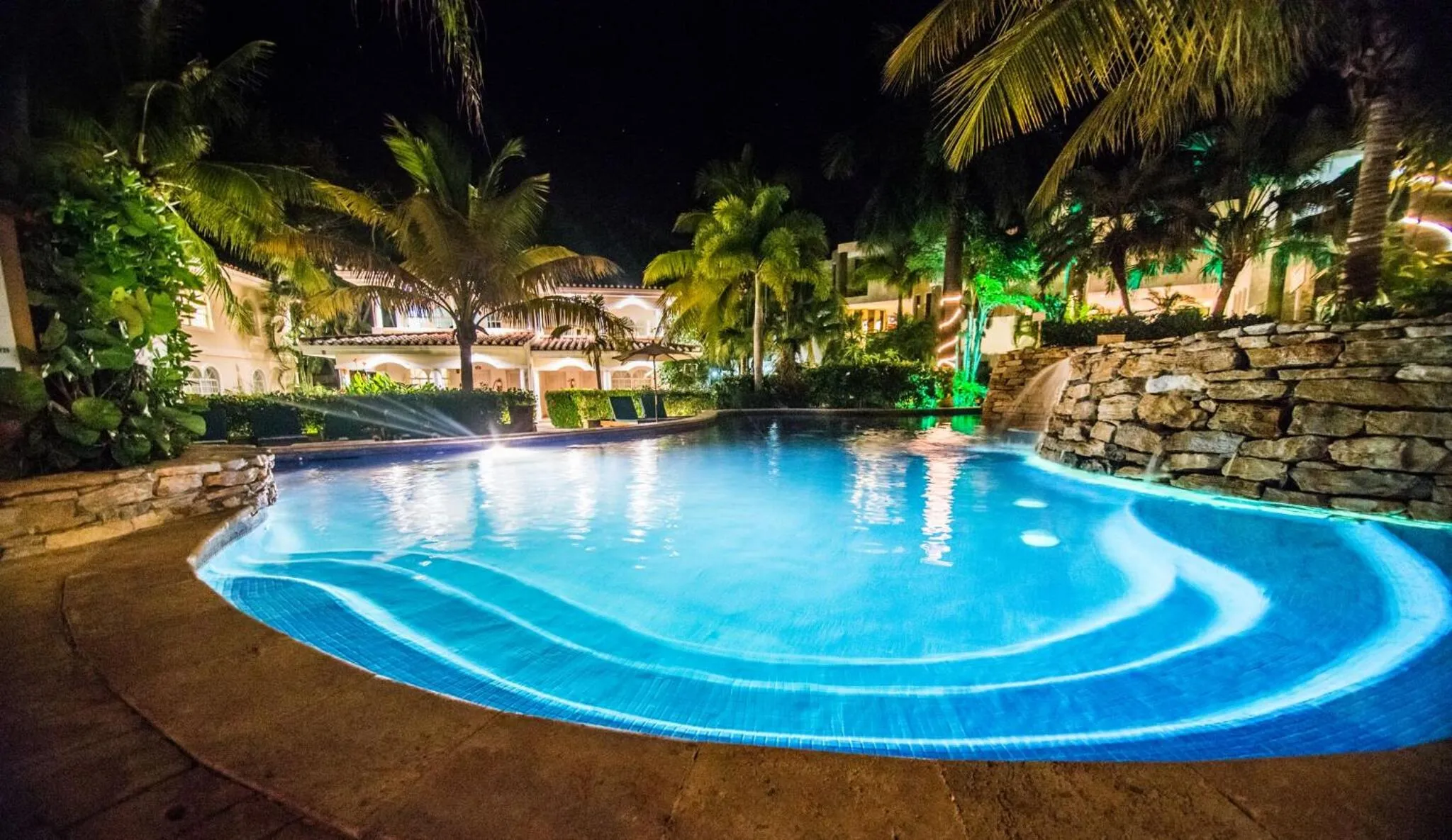 Swimming pool in Mayan Princess Beach & Dive Resort