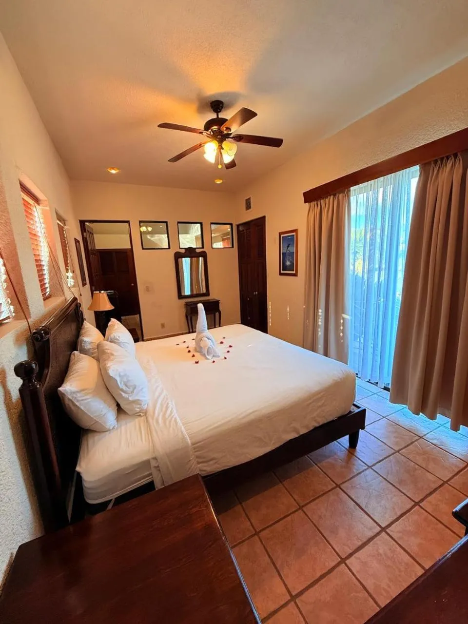 Bedroom, Bed in Mayan Princess Beach & Dive Resort