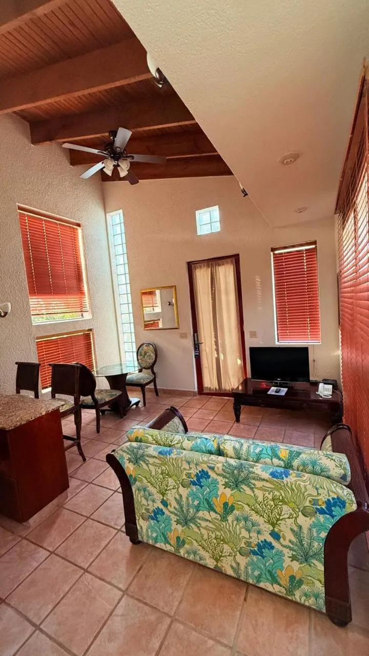 Living room in Mayan Princess Beach & Dive Resort