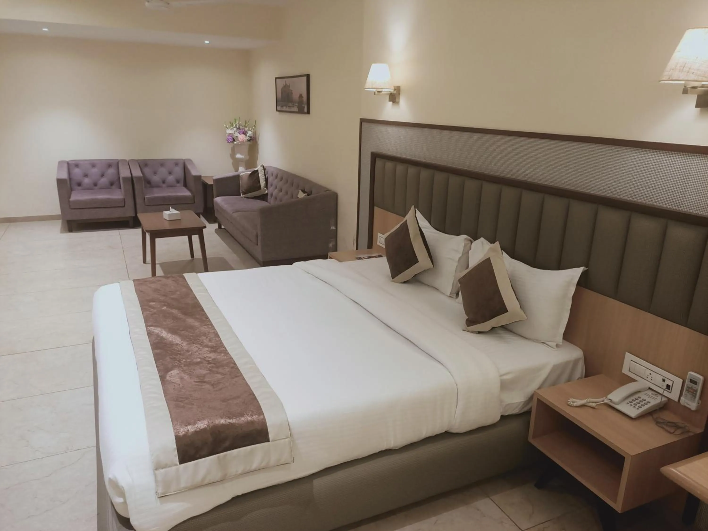 Bed in Rudra Shelter Business Hotel