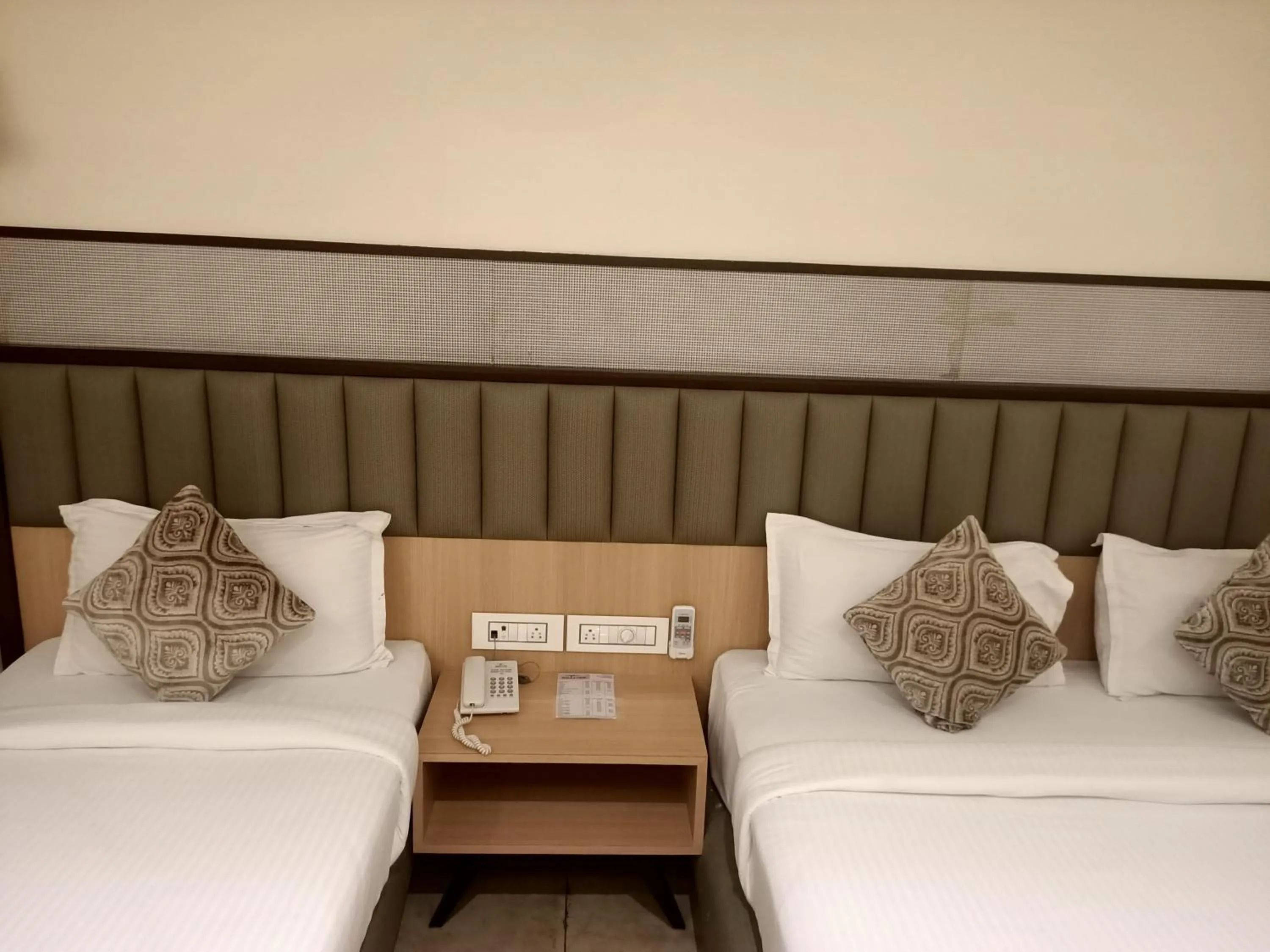 Bed in Rudra Shelter Business Hotel