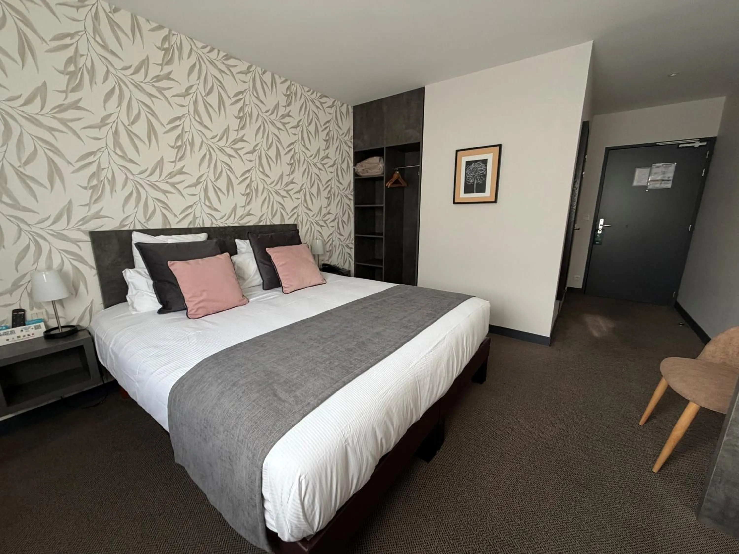 Bed in LOGIS Hôtel ARCADIA