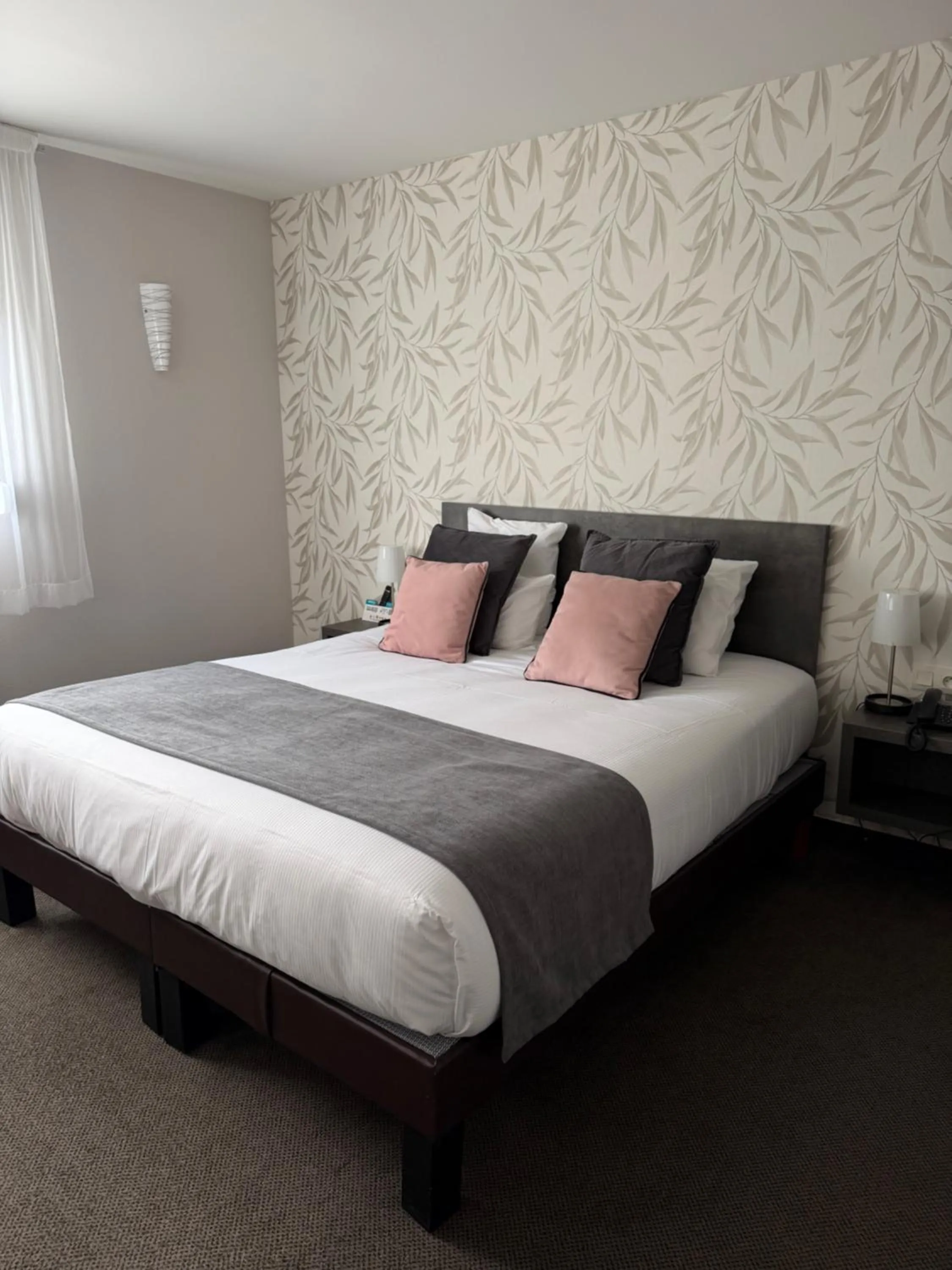 Bed in LOGIS Hôtel ARCADIA