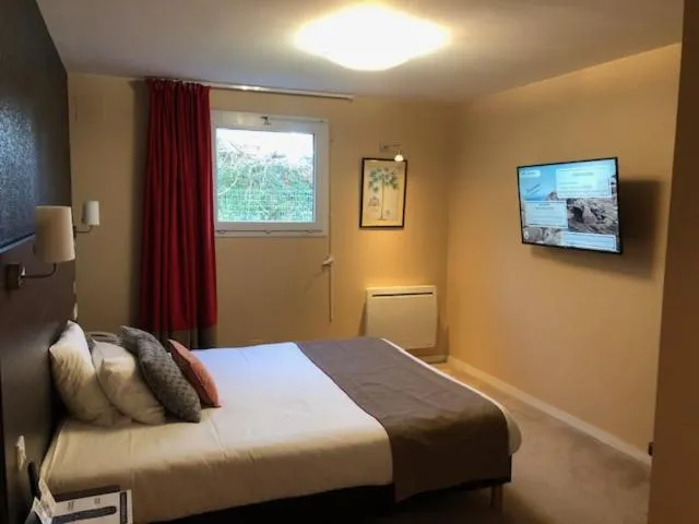 Double Room - Disability Access in LOGIS Hôtel ARCADIA