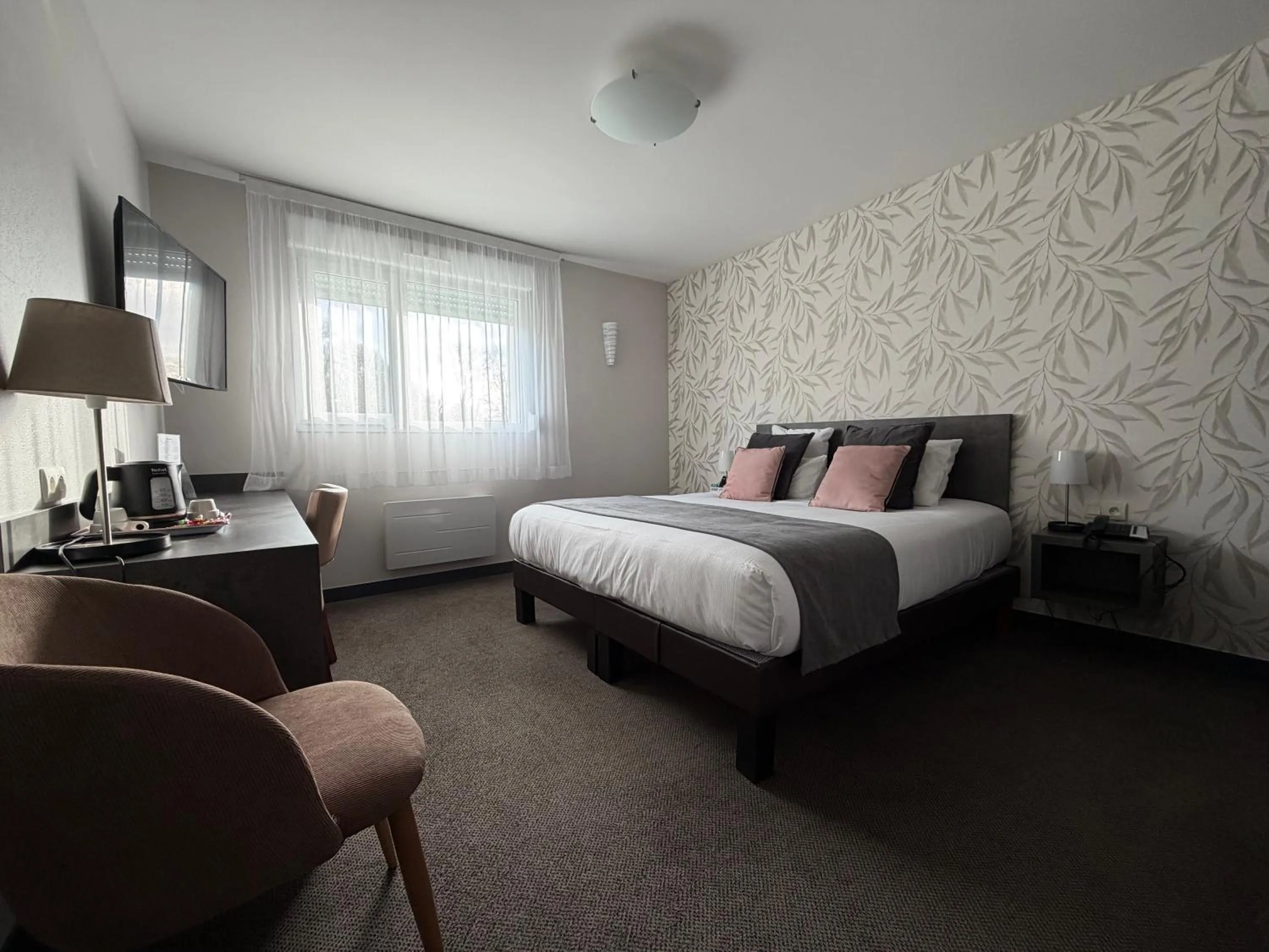 Bed in LOGIS Hôtel ARCADIA