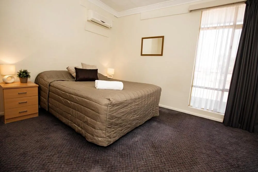 Photo of the whole room in Kalgoorlie Overland Motel