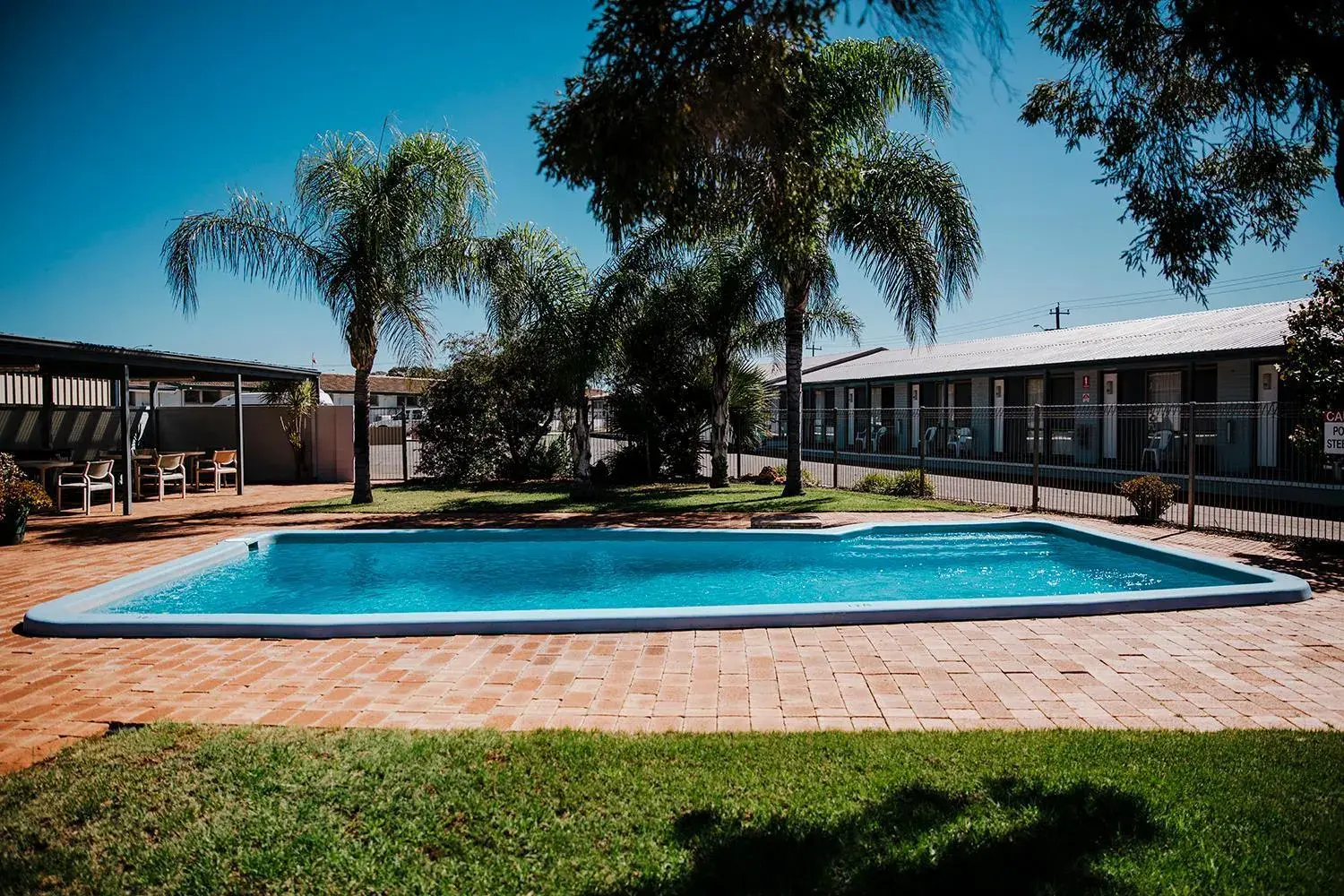Swimming pool in Kalgoorlie Overland Motel Swimming pool in Kalgoorlie Overland Motel