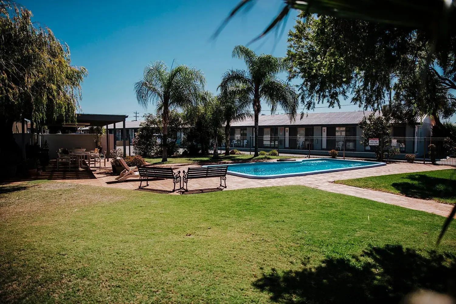 Swimming pool in Kalgoorlie Overland Motel Swimming pool in Kalgoorlie Overland Motel