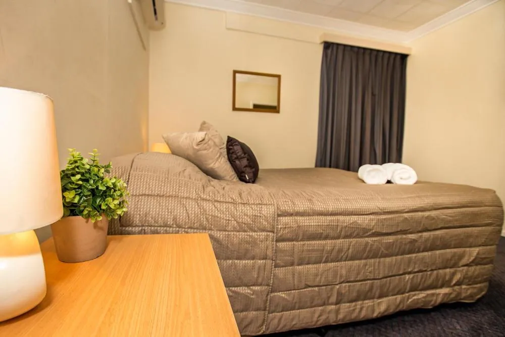 Photo of the whole room in Kalgoorlie Overland Motel