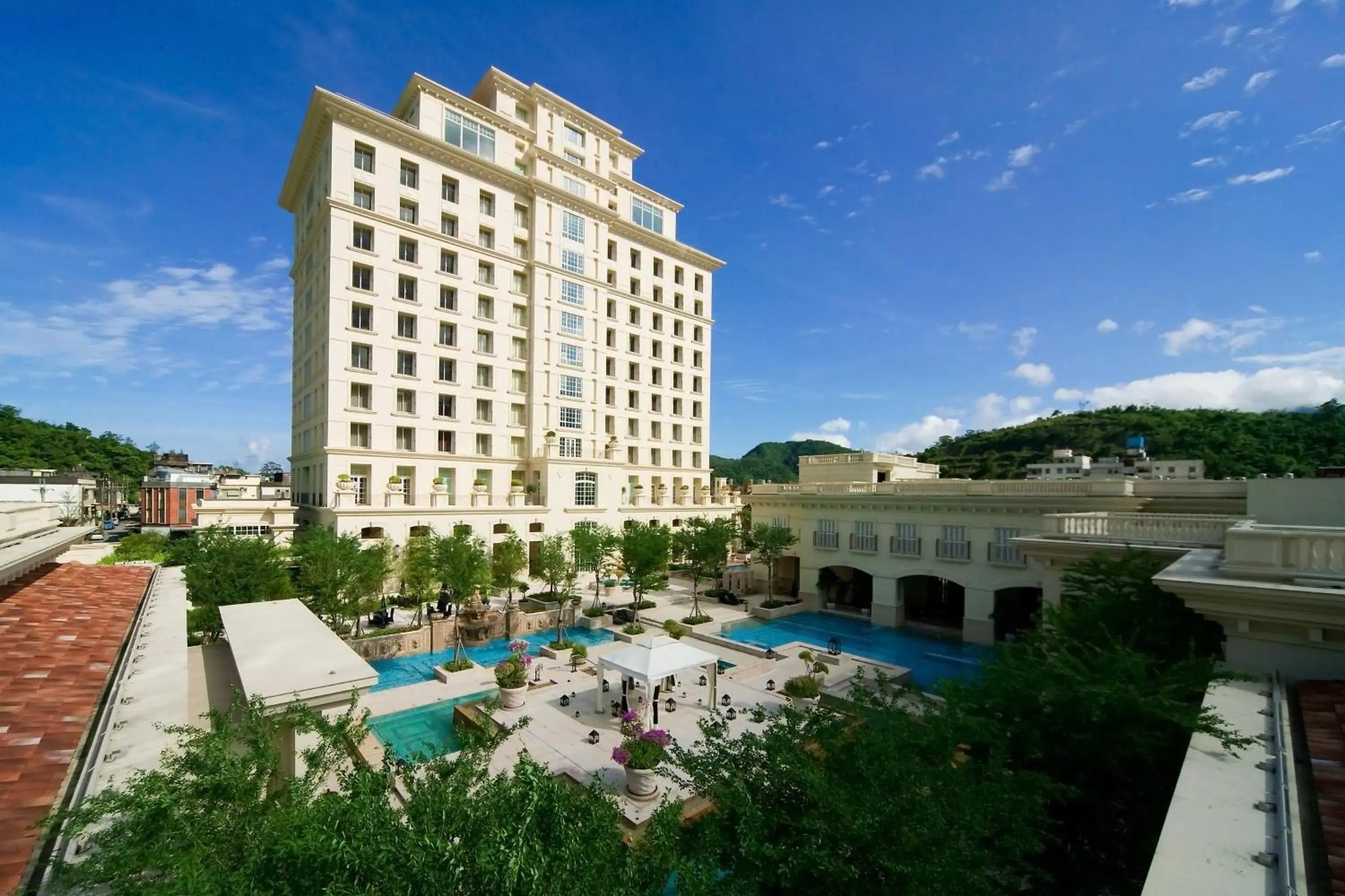 Facade/entrance in RSL Cold & Hot Springs Resort Suao Facade/entrance in RSL Cold & Hot Springs Resort Suao