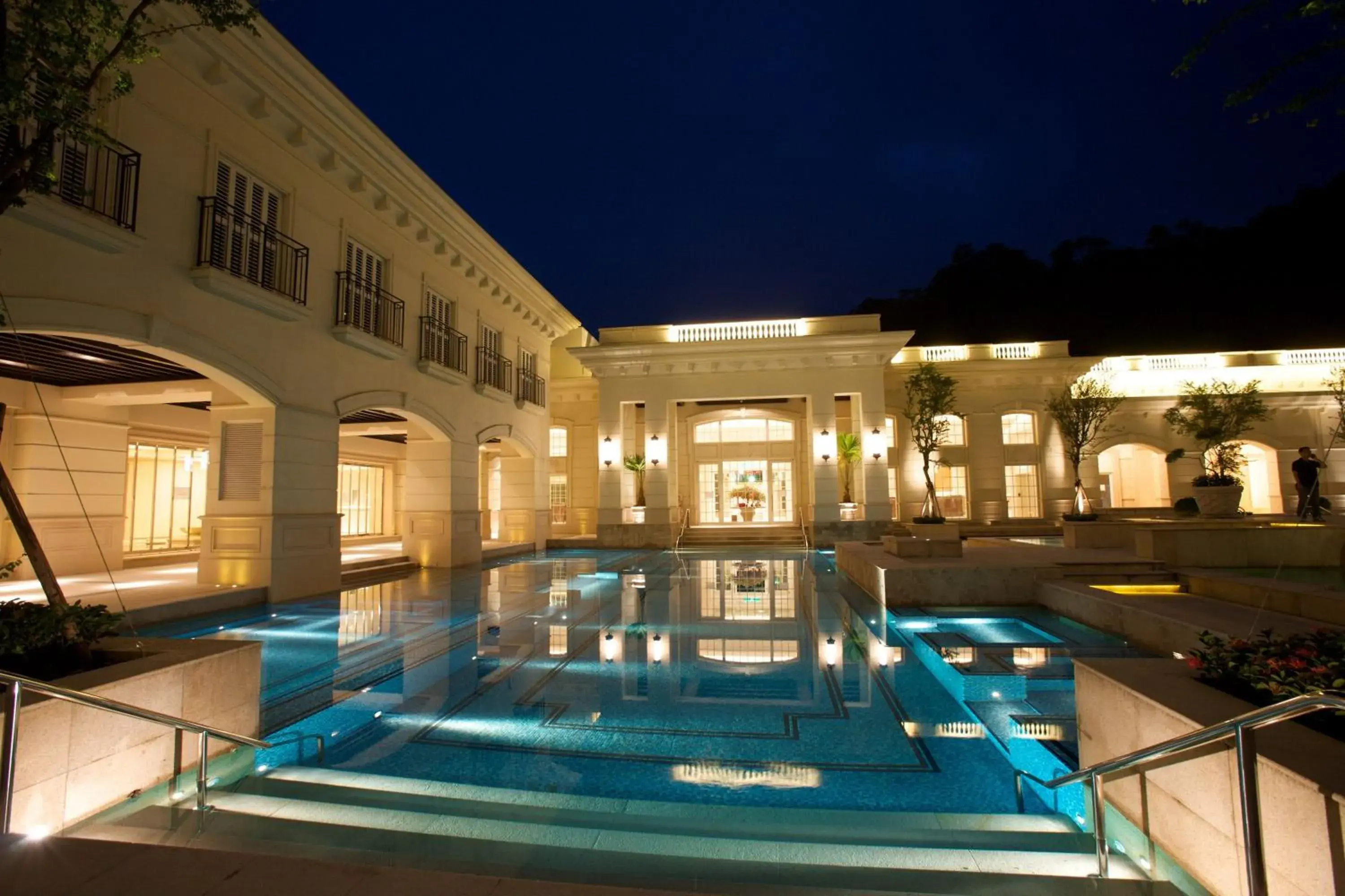 Swimming pool in RSL Cold & Hot Springs Resort Suao Swimming pool in RSL Cold & Hot Springs Resort Suao