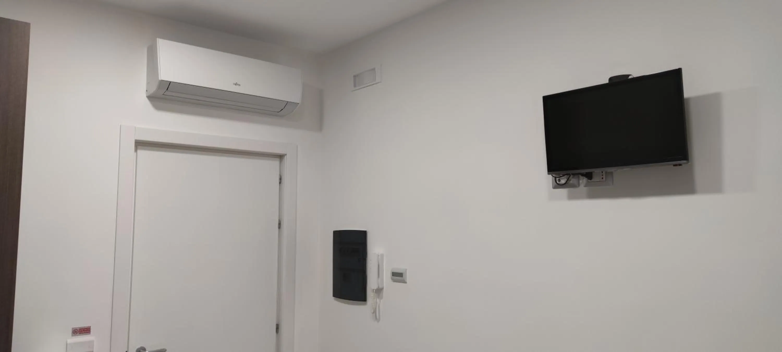 TV and multimedia in Guest House Via Milano