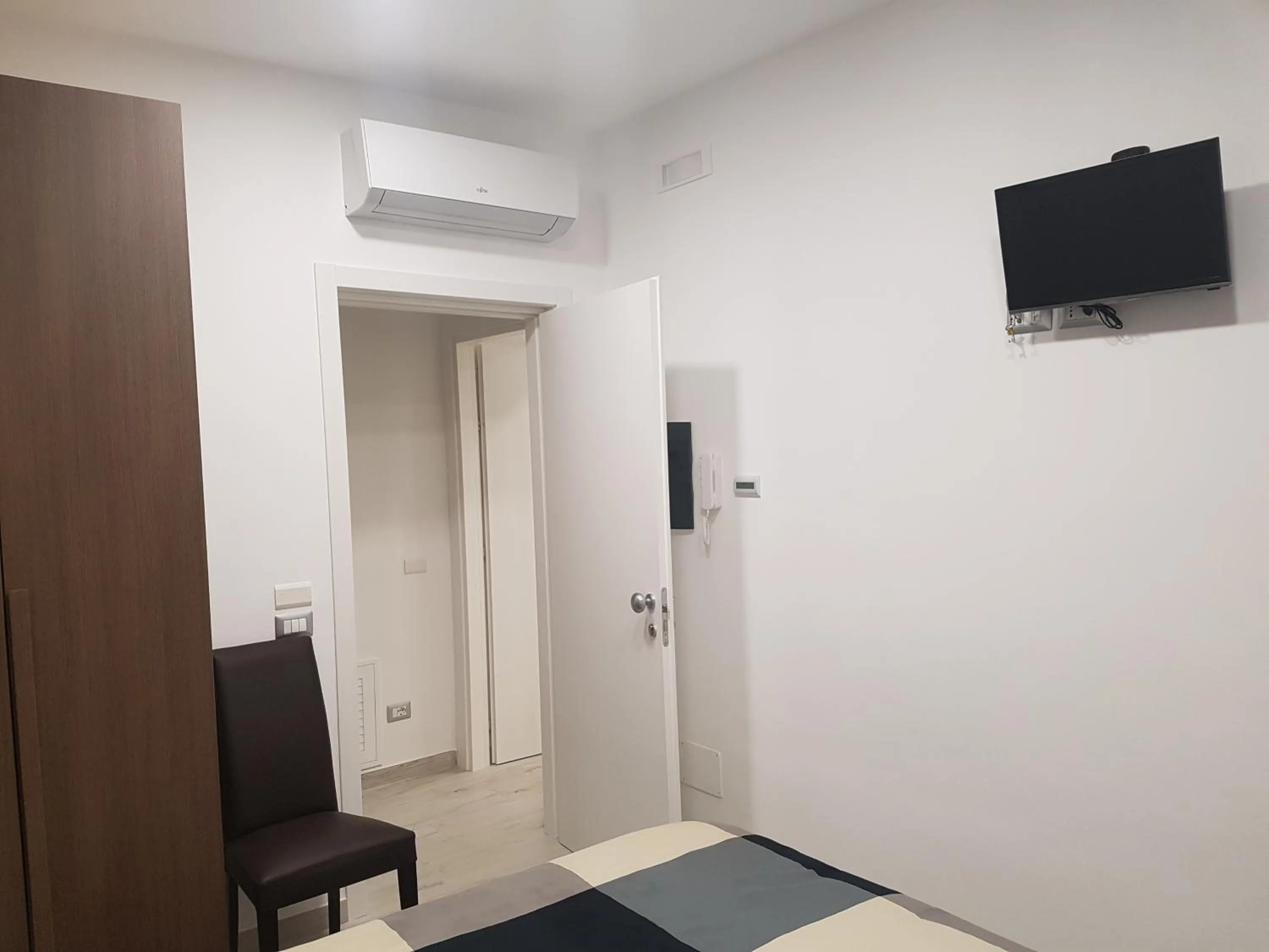 TV and multimedia in Guest House Via Milano